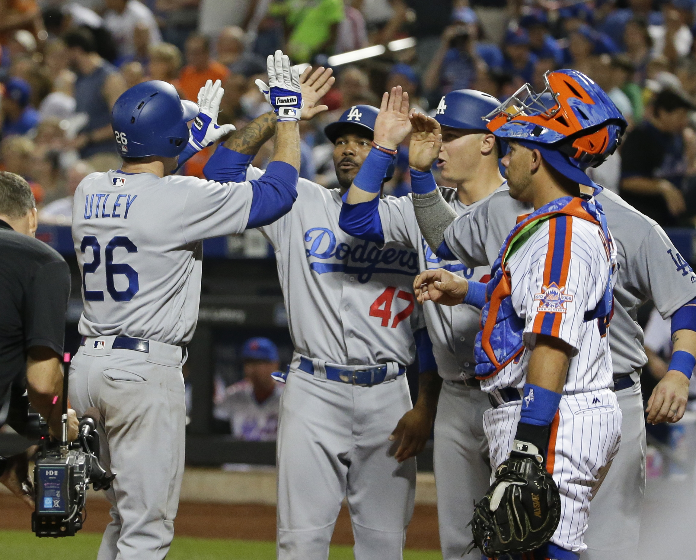 Lasers in the outfield: Mets say MLB to handle Dodgers marks