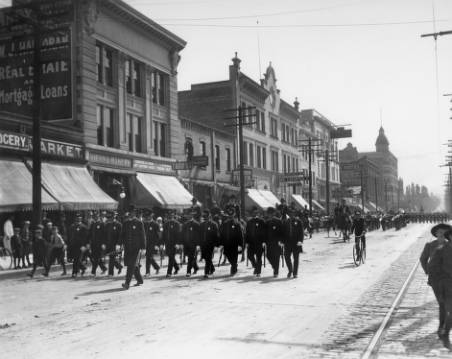 A shot of a Decoration Day parade on Third South in Salt Lake City on May 30, 1907. (Photo: Utah State Historical Society)