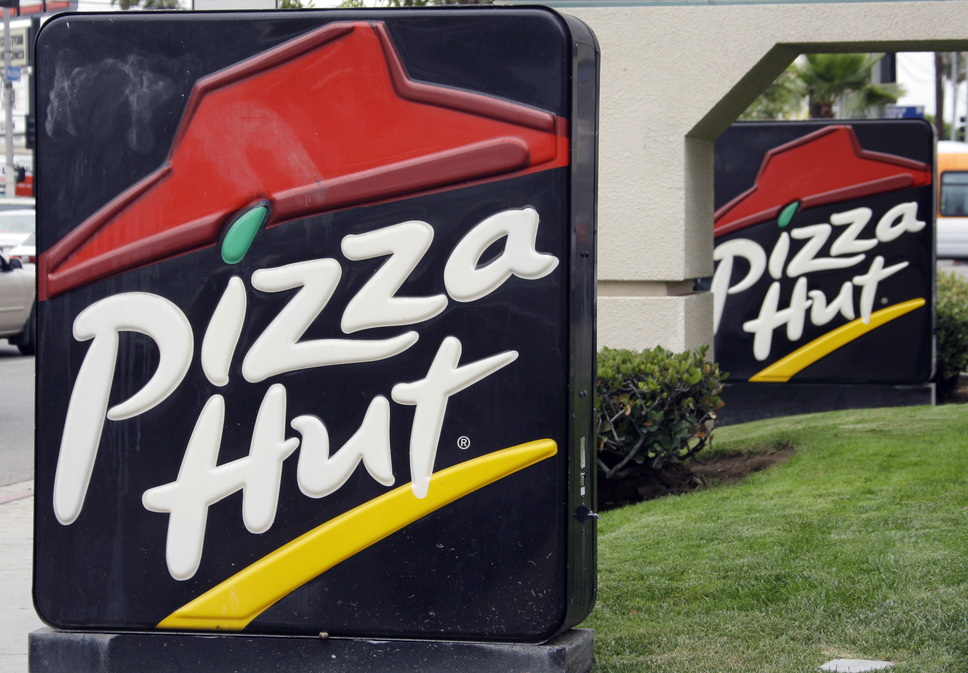 Pizza Hut to slice out more ingredients from its pizzas