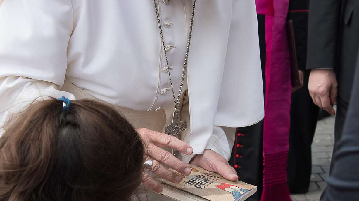 Teenage, prize-winning Argentine author gets papal hug