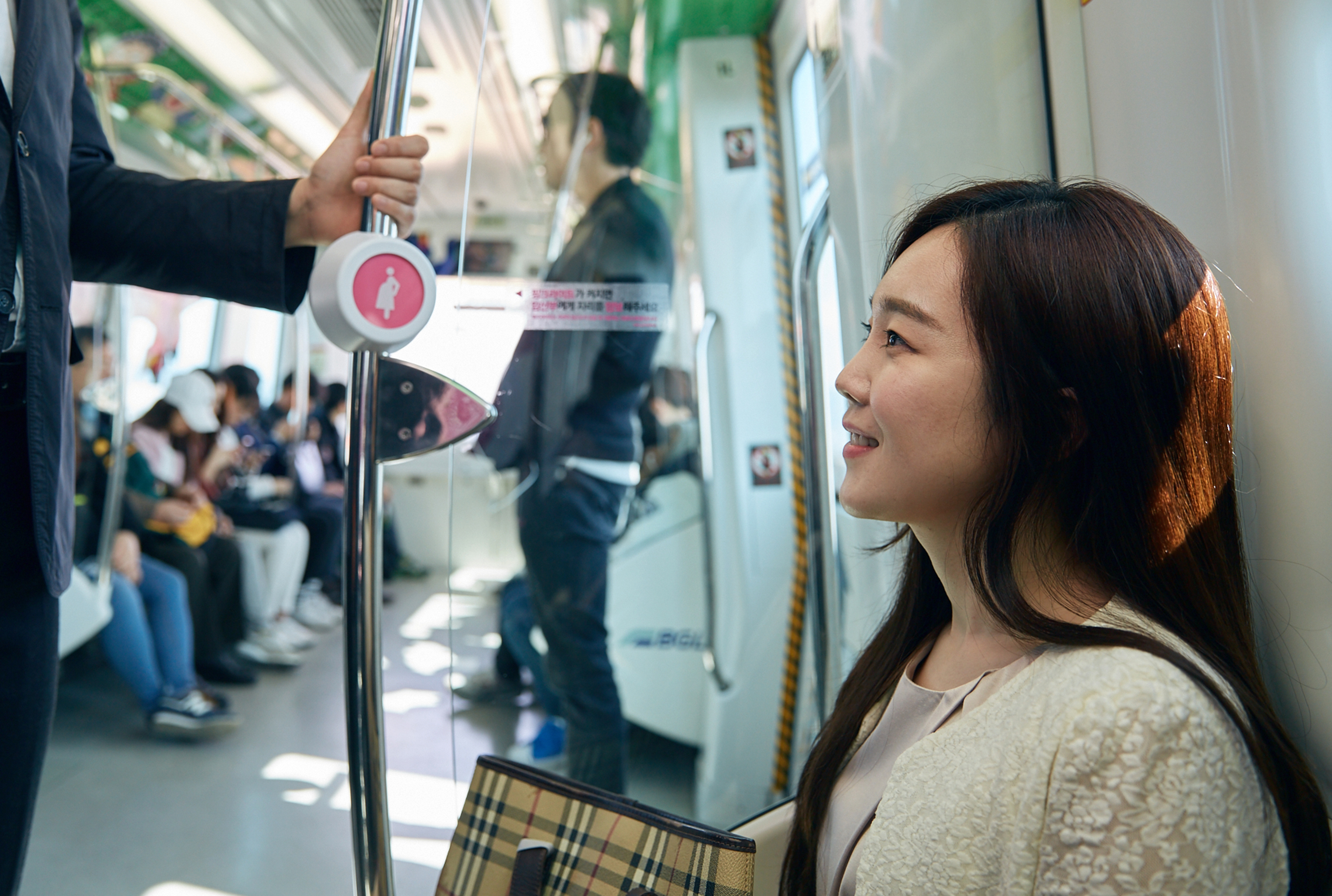 South Korea uses technology to help pregnant women get seats