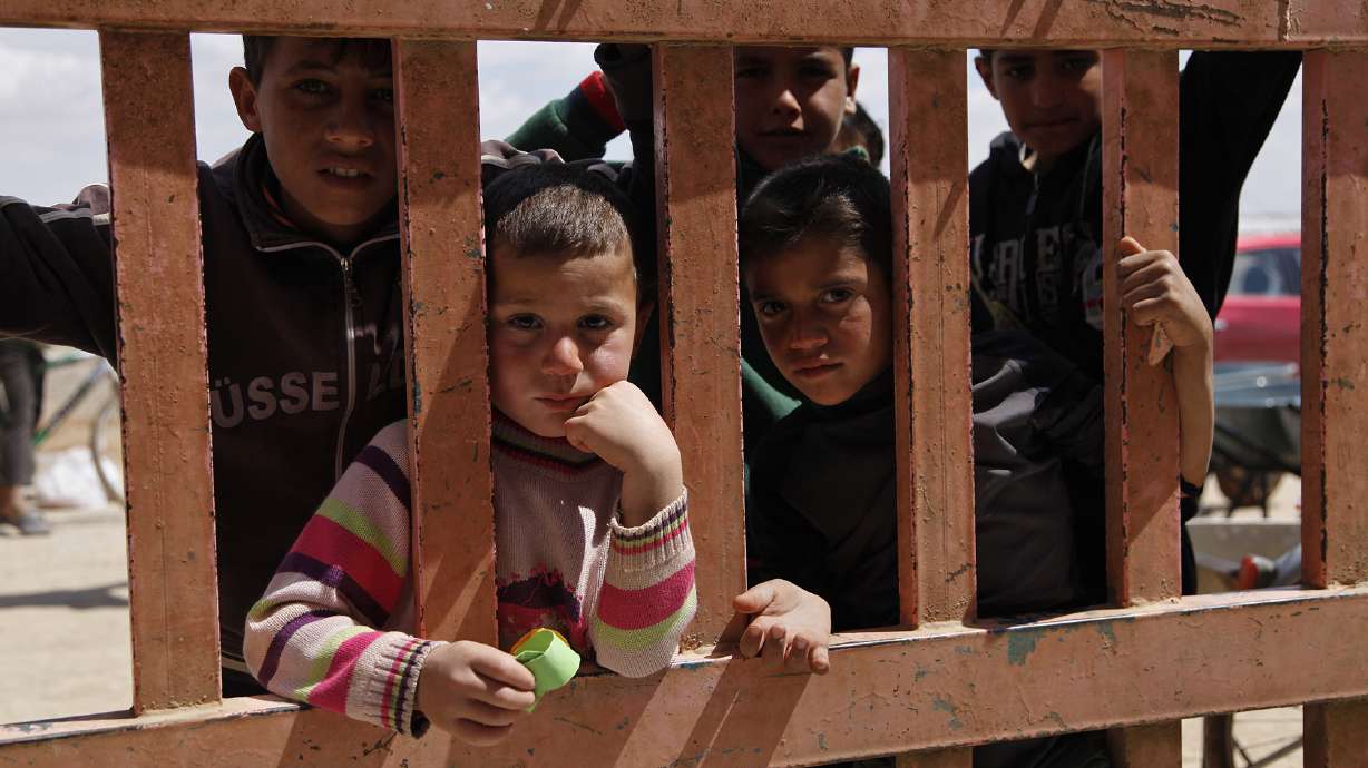 Syria refugees kept behind fences amid Jordan security fears