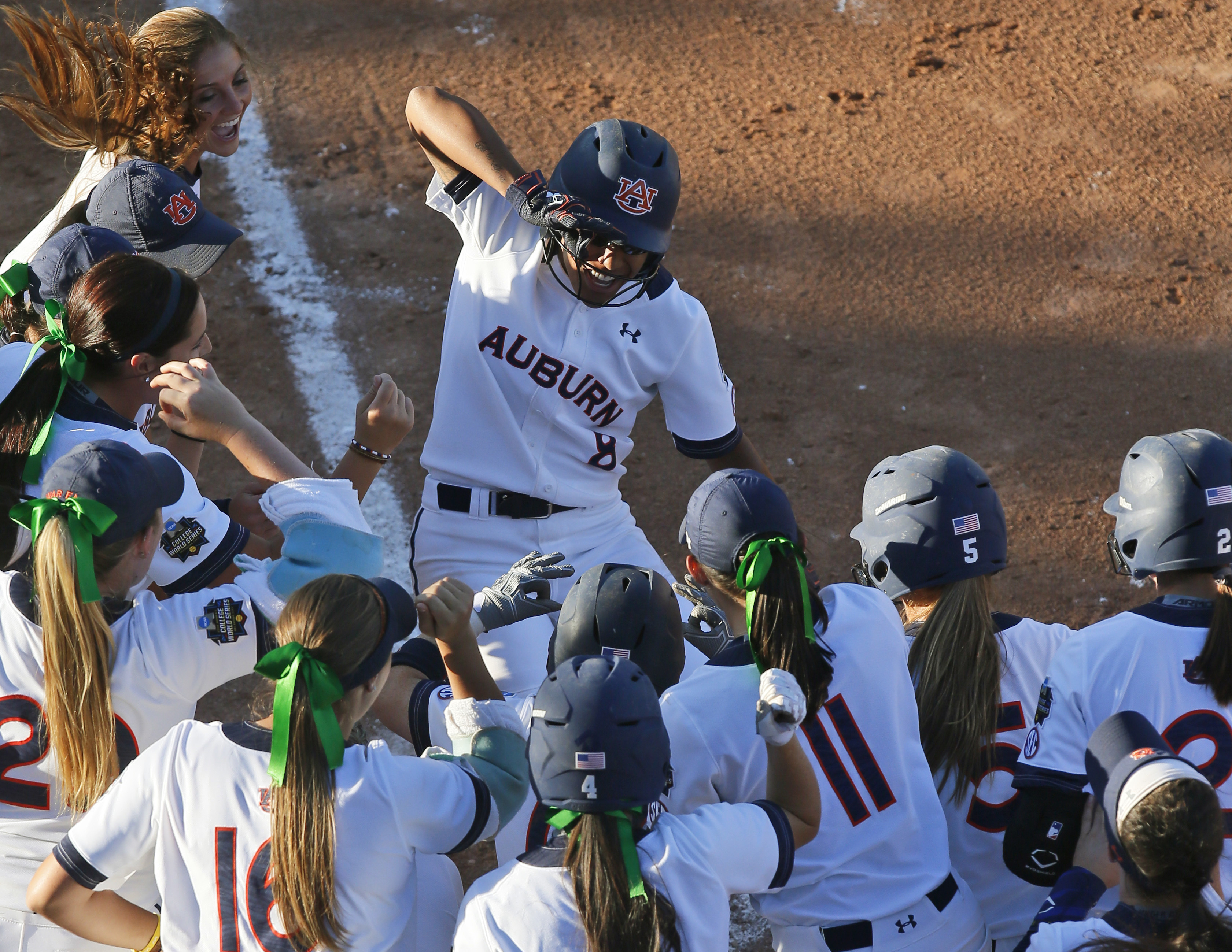 Auburn beats Florida State, advances to championship series