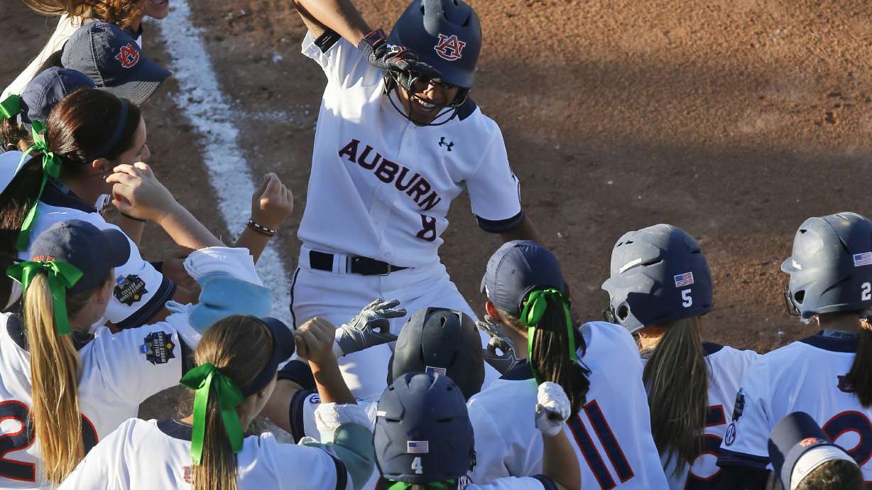 Auburn beats Florida State, advances to championship series