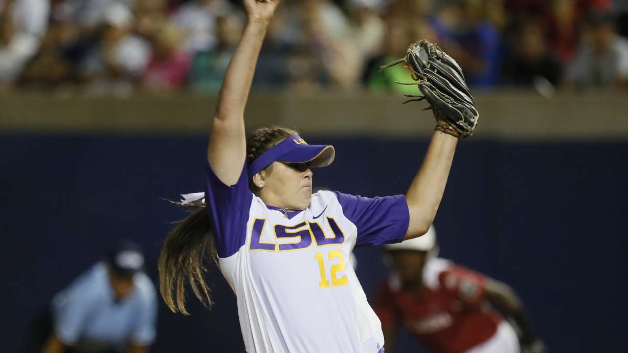 Oklahoma beats LSU, faces Auburn in WCWS championship series