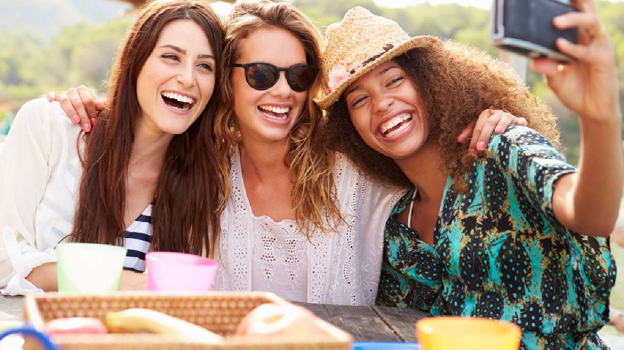 Your friend group shrinks after age 25, study shows