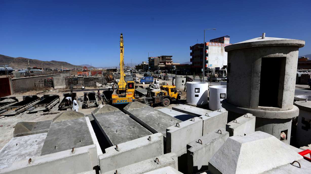 Grim sign of war, blast walls turn Afghan capital into maze