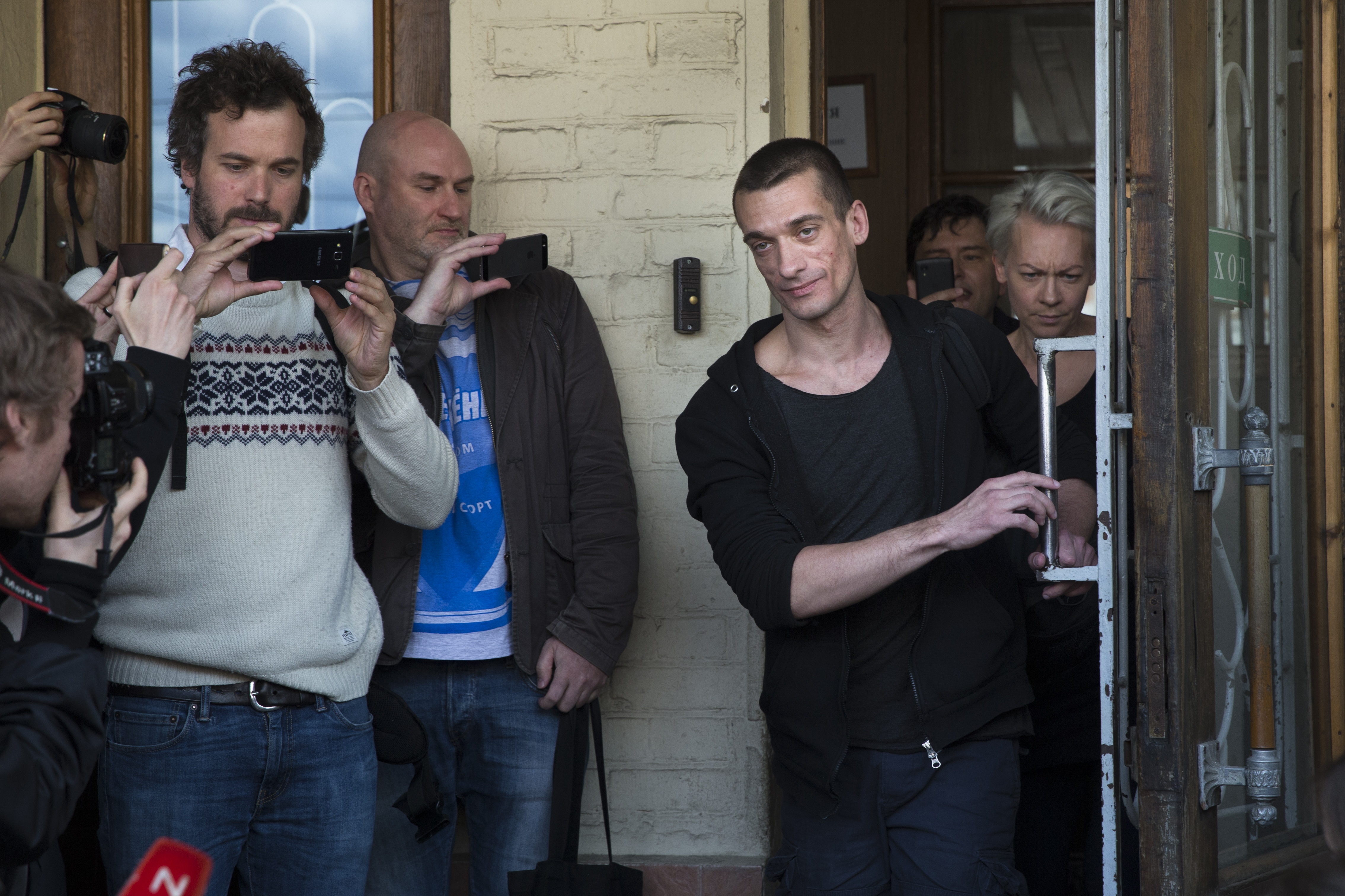 Russian courts convicts, releases dissident artist