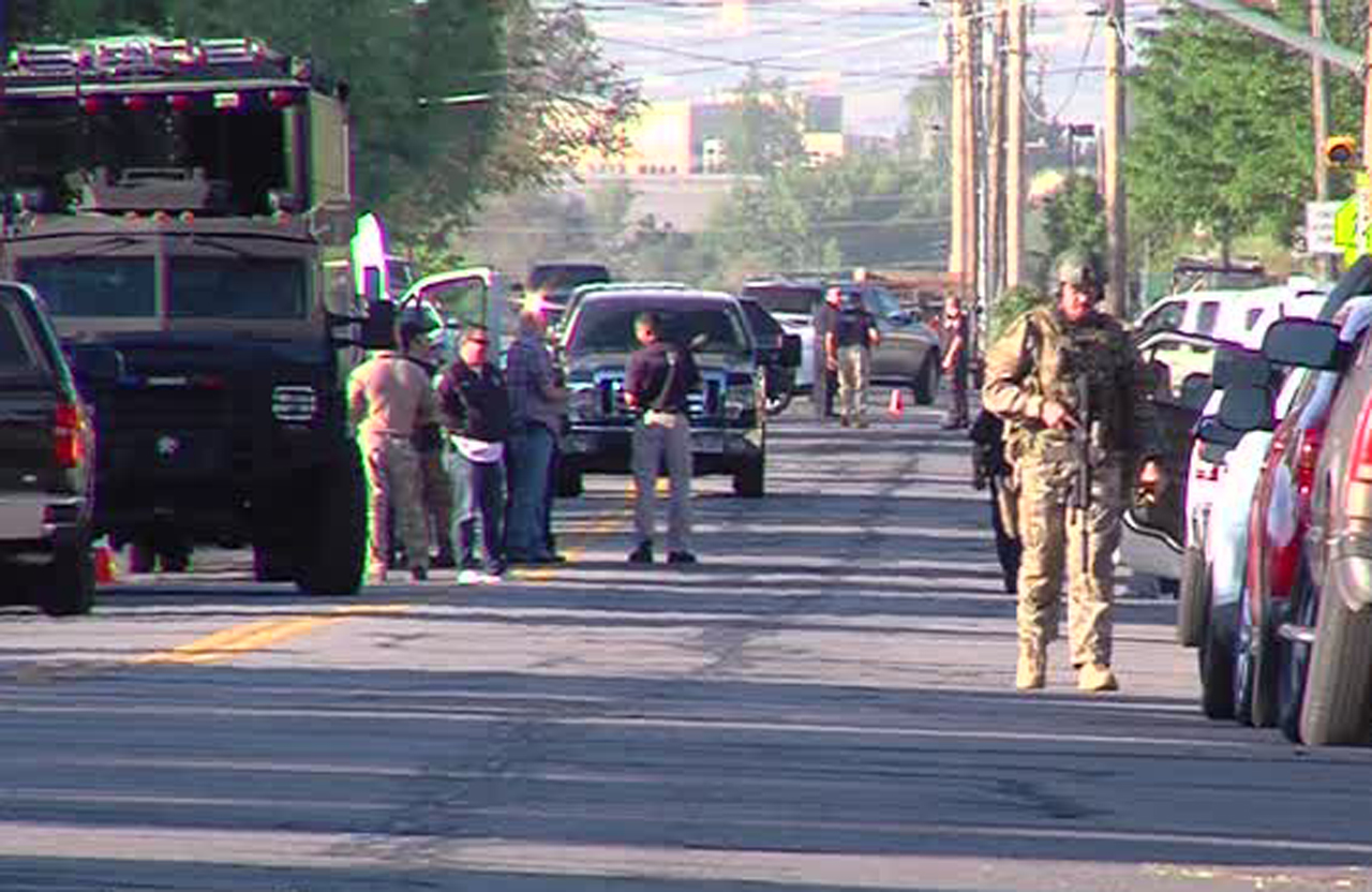 SWAT surrounded a home in Midvale looking for an alleged murder suspect Wednesday, June 8, 2016. Photo: Derek Petersen/KSL-TV