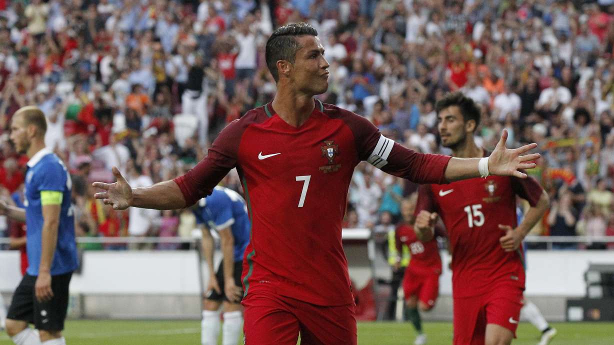 Ronaldo back for Portugal with 2 goals in 7-0 win vs Estonia