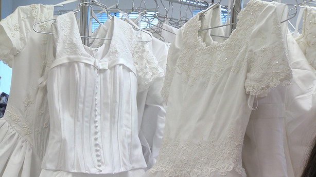 Anonymous donor drops off 1K wedding dresses to Deseret Anonymous donor drops off 1K wedding dresses to Deseret