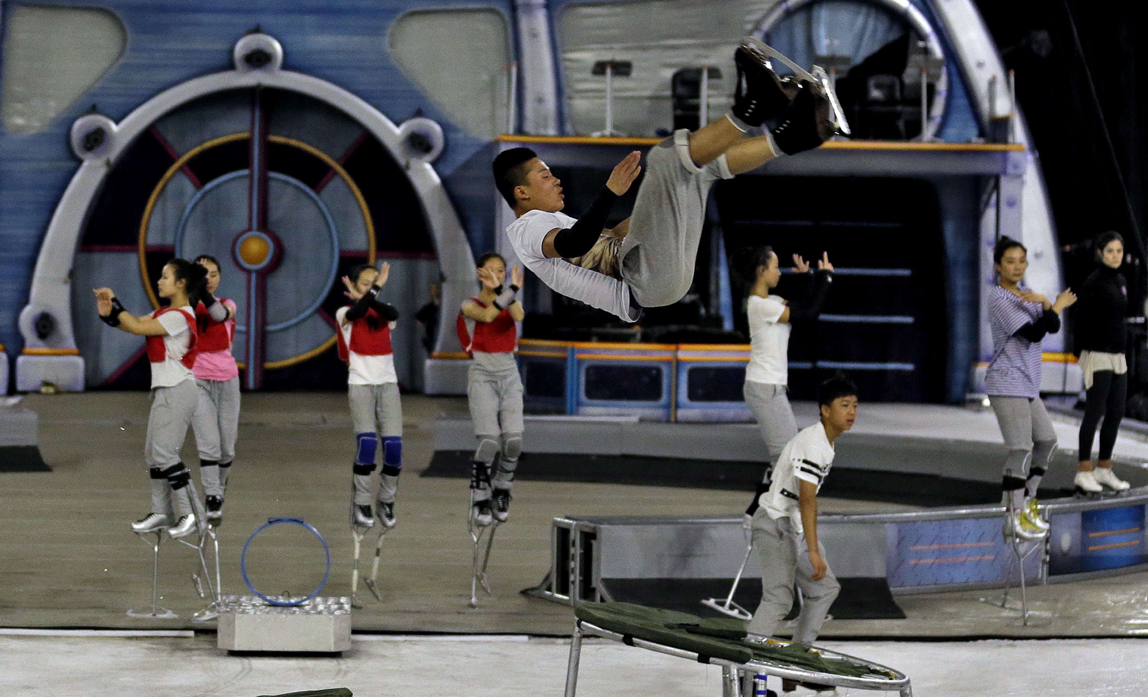 Lions and tigers and smartphones: The circus now has an app