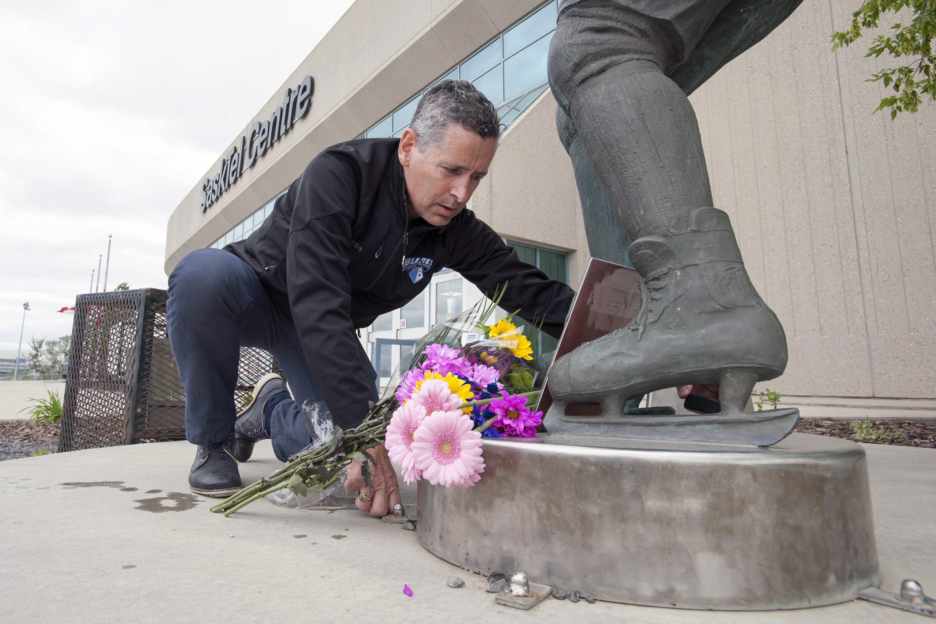 Gordie Howe's family opens visitation and funeral to public