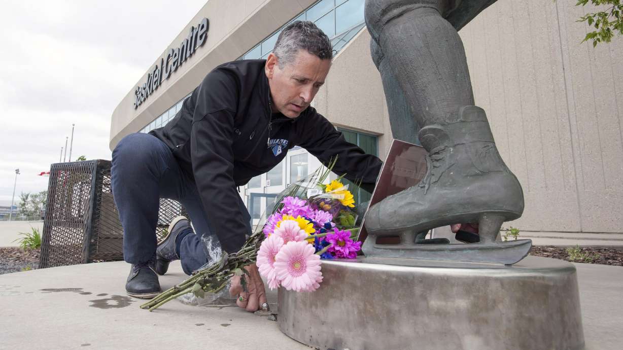 Gordie Howe's family opens visitation and funeral to public
