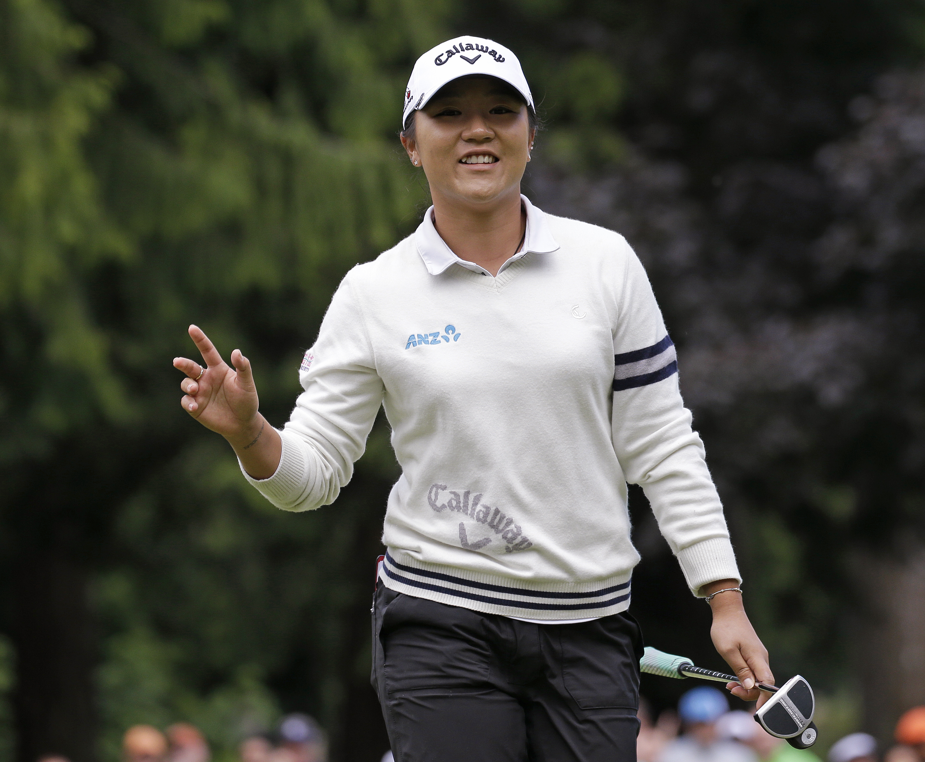 Top-ranked Lydia Ko takes 1-shot lead at Women's PGA