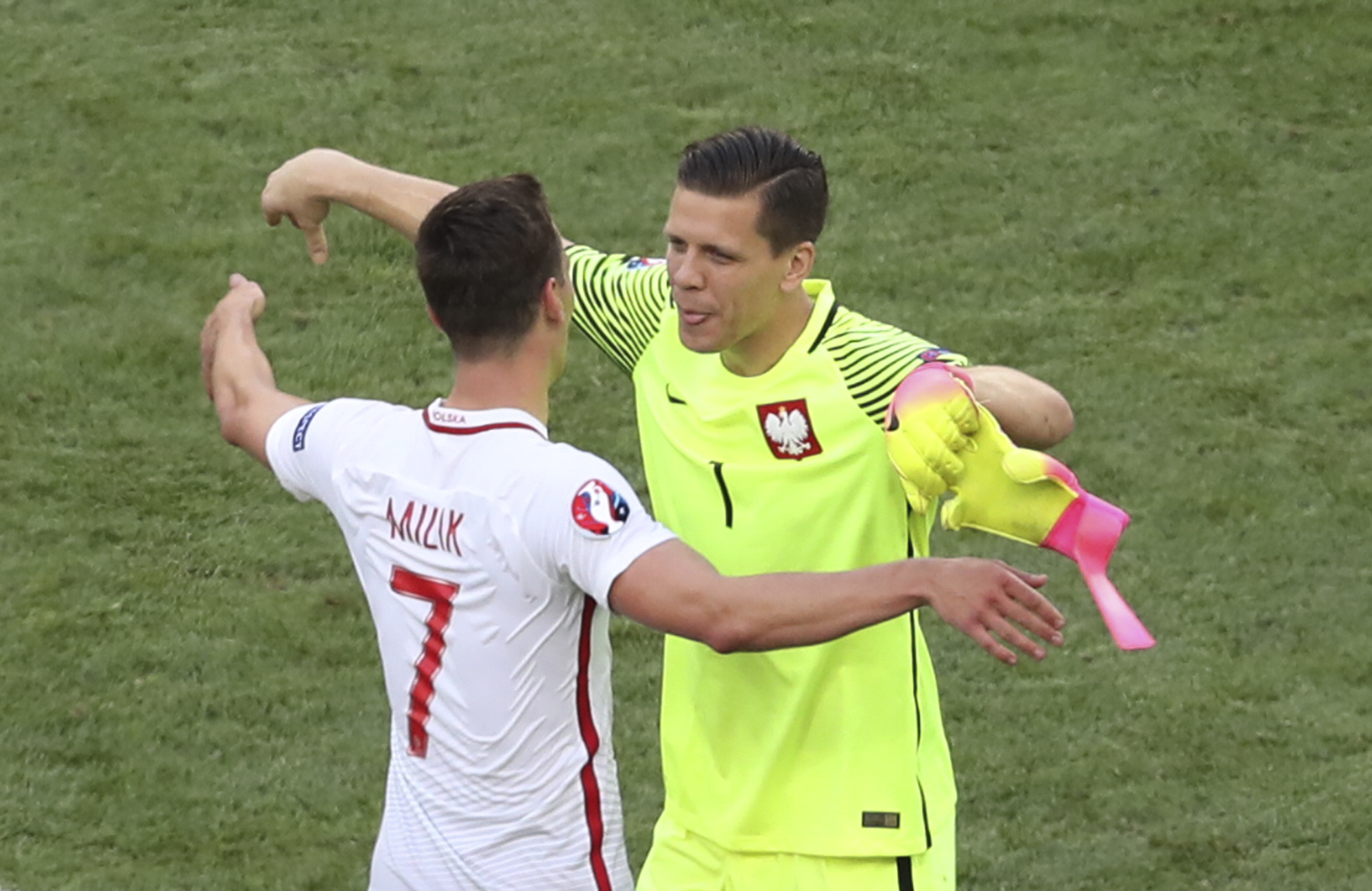 Poland beats Northern Ireland 1-0 to record first Euros win