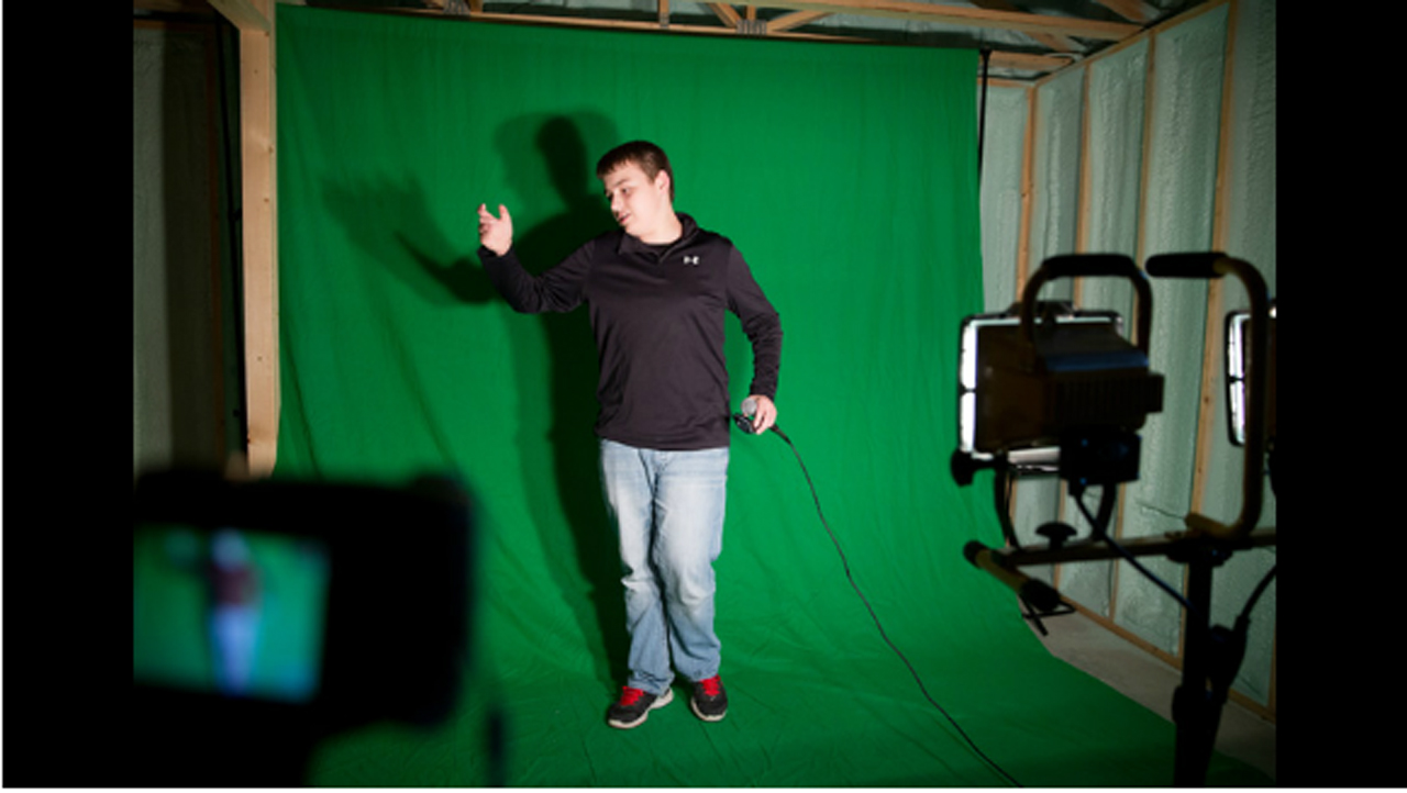 Budding meteorologist, 14, runs weather network from home