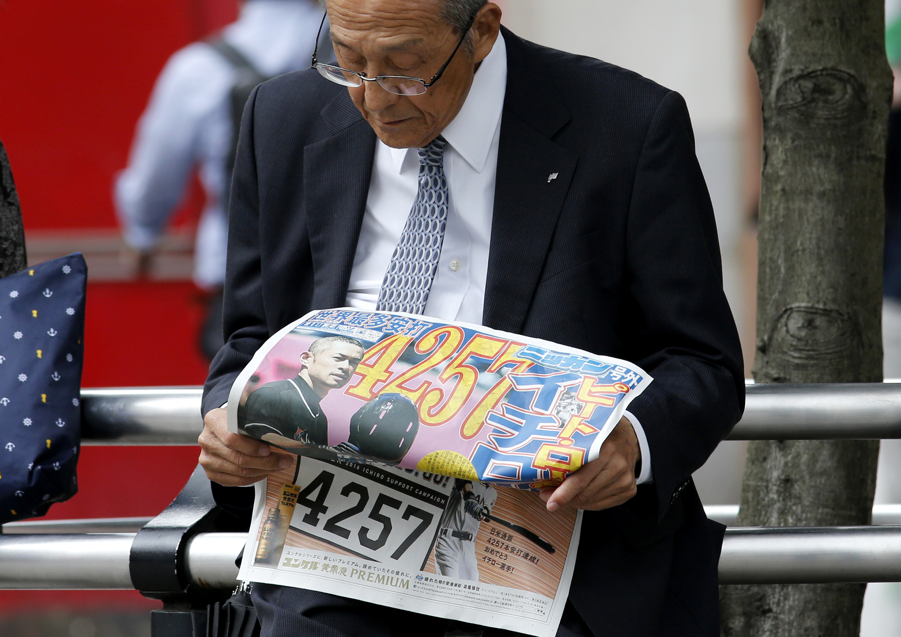 A really big hit in Japan: Suzuki picks off Rose's total