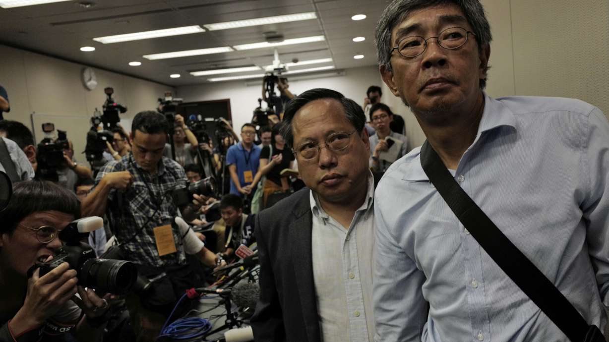 Hong Kong bookseller recounts detention in mainland China
