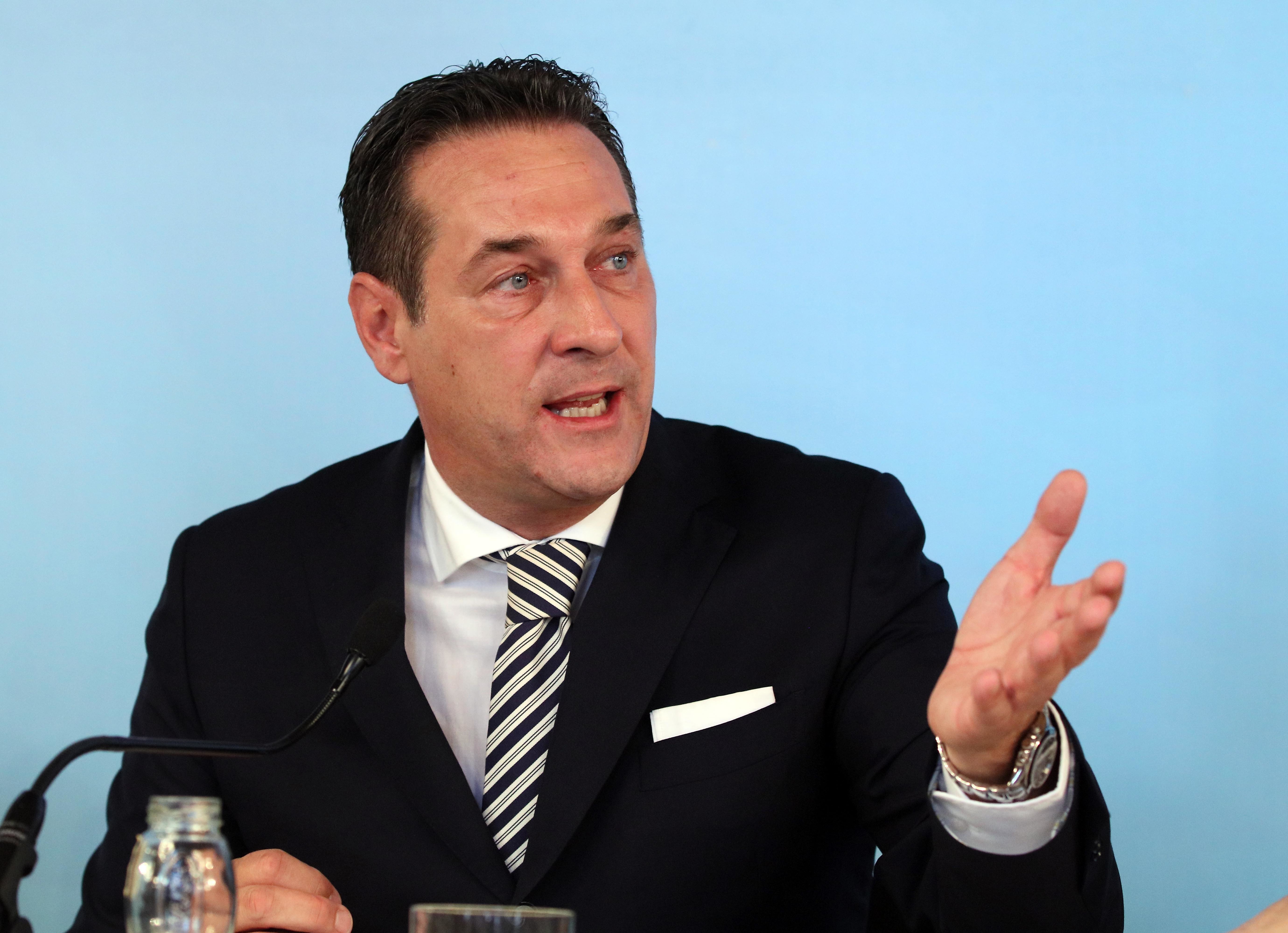 French, Austrian right-wingers assail EU, mass migration