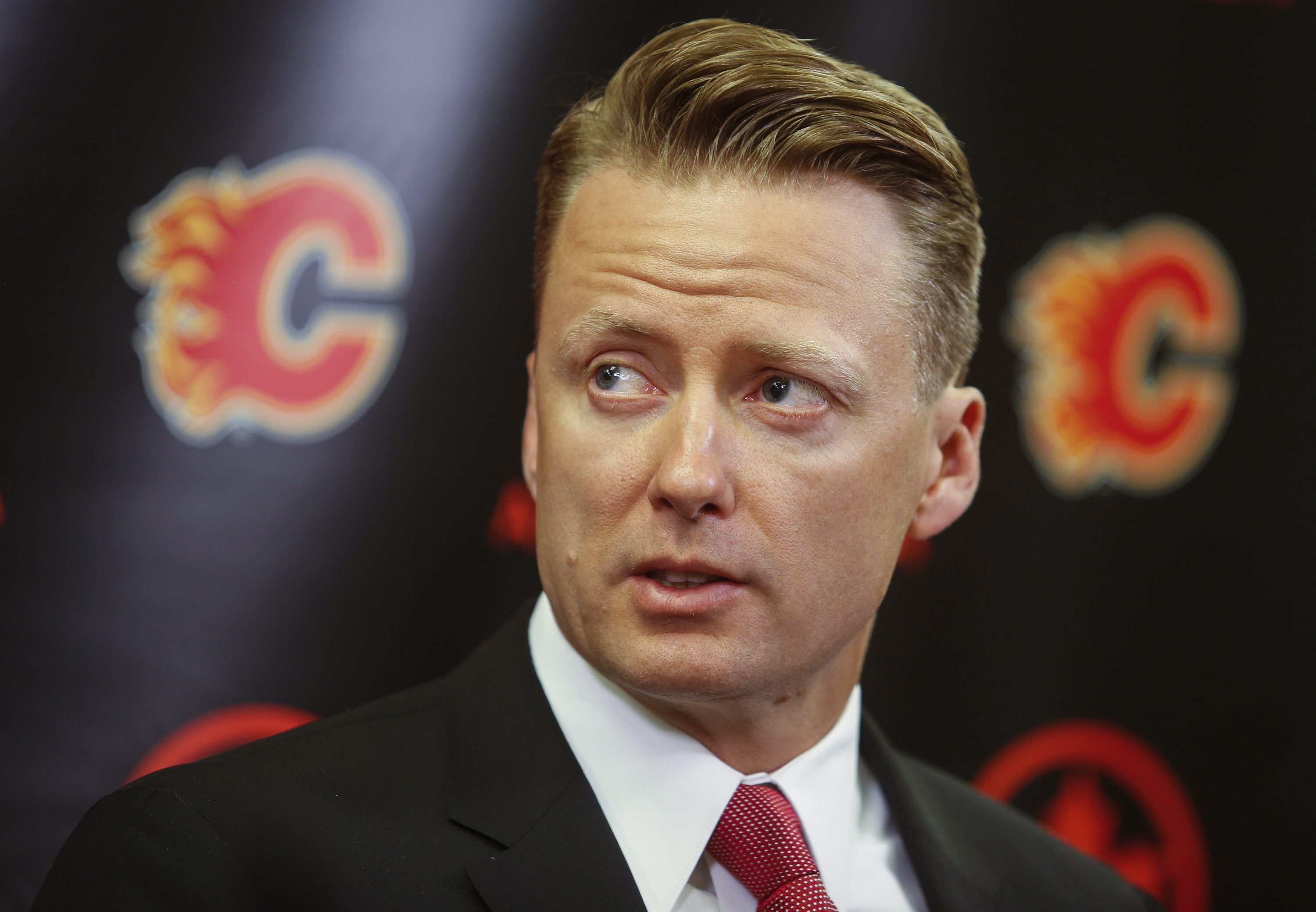Flames name Canucks assistant Glen Gulutzan their new coach