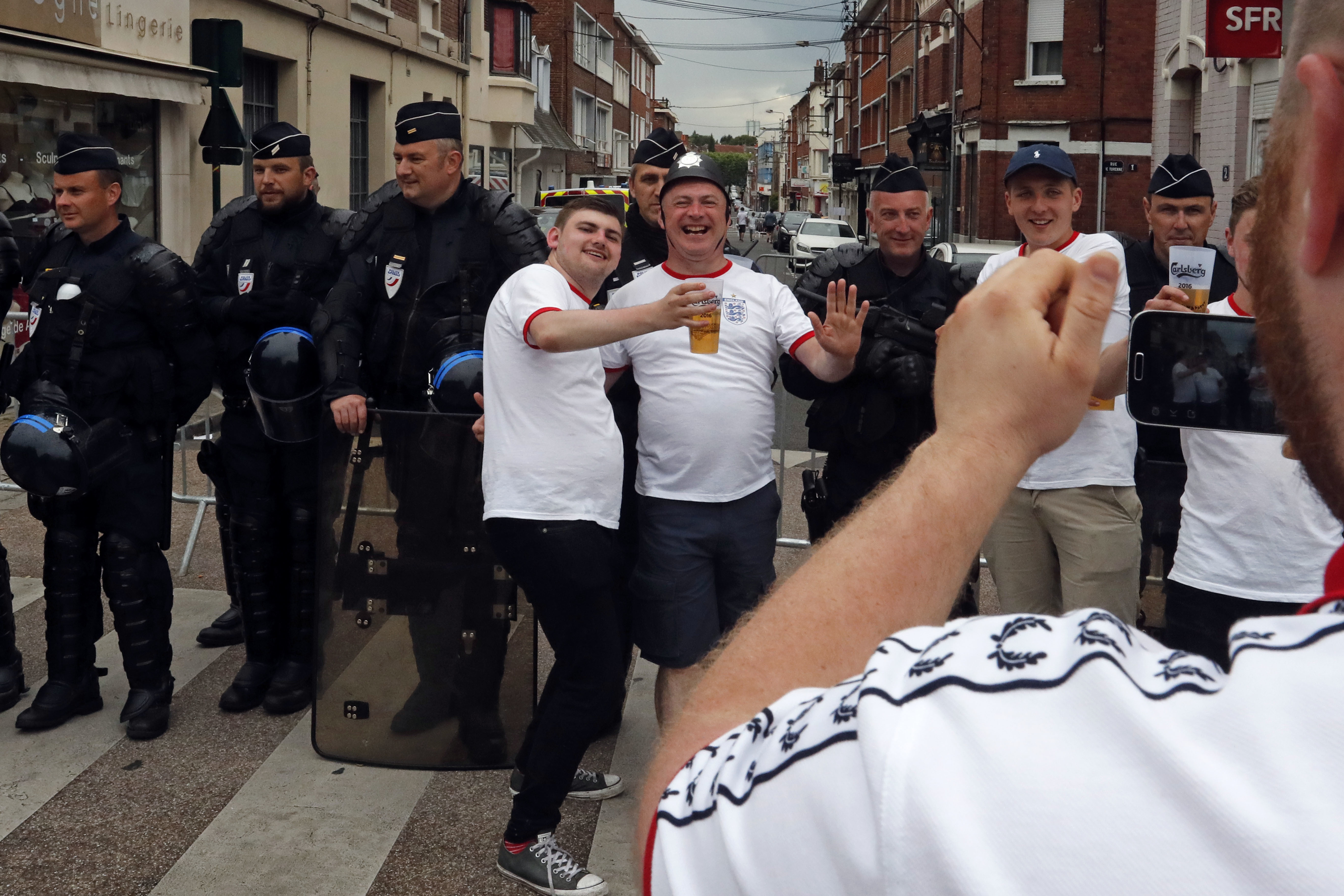 Authorities in Saint-Etienne not worried by England fans
