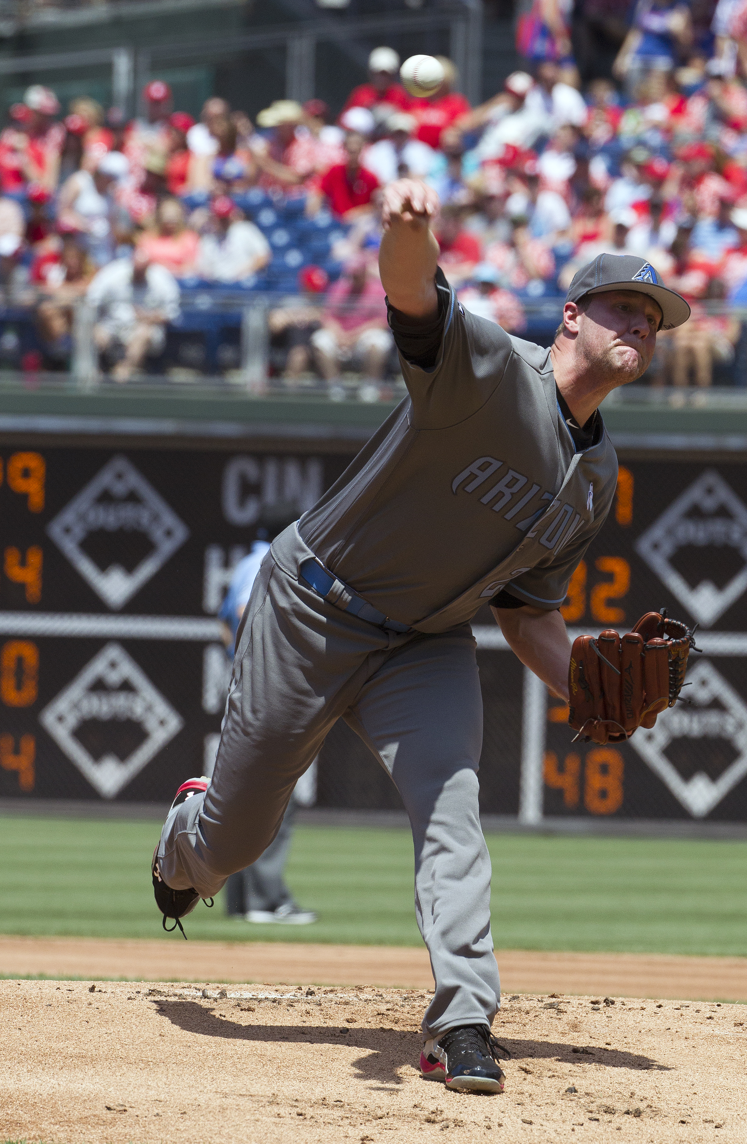 Bradley helps Diamondbacks beat Phillies