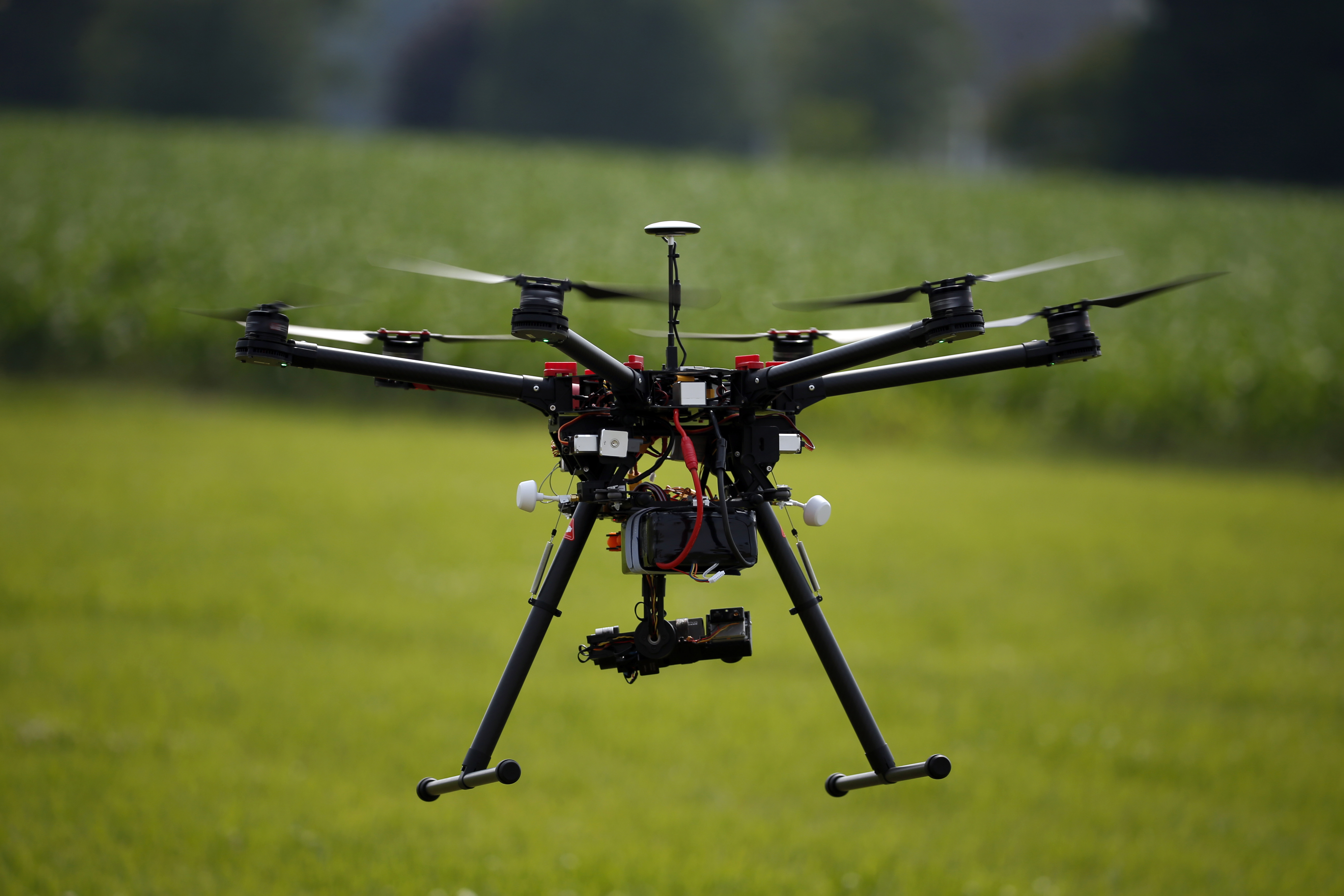 White House clears small, commercial drones for takeoff