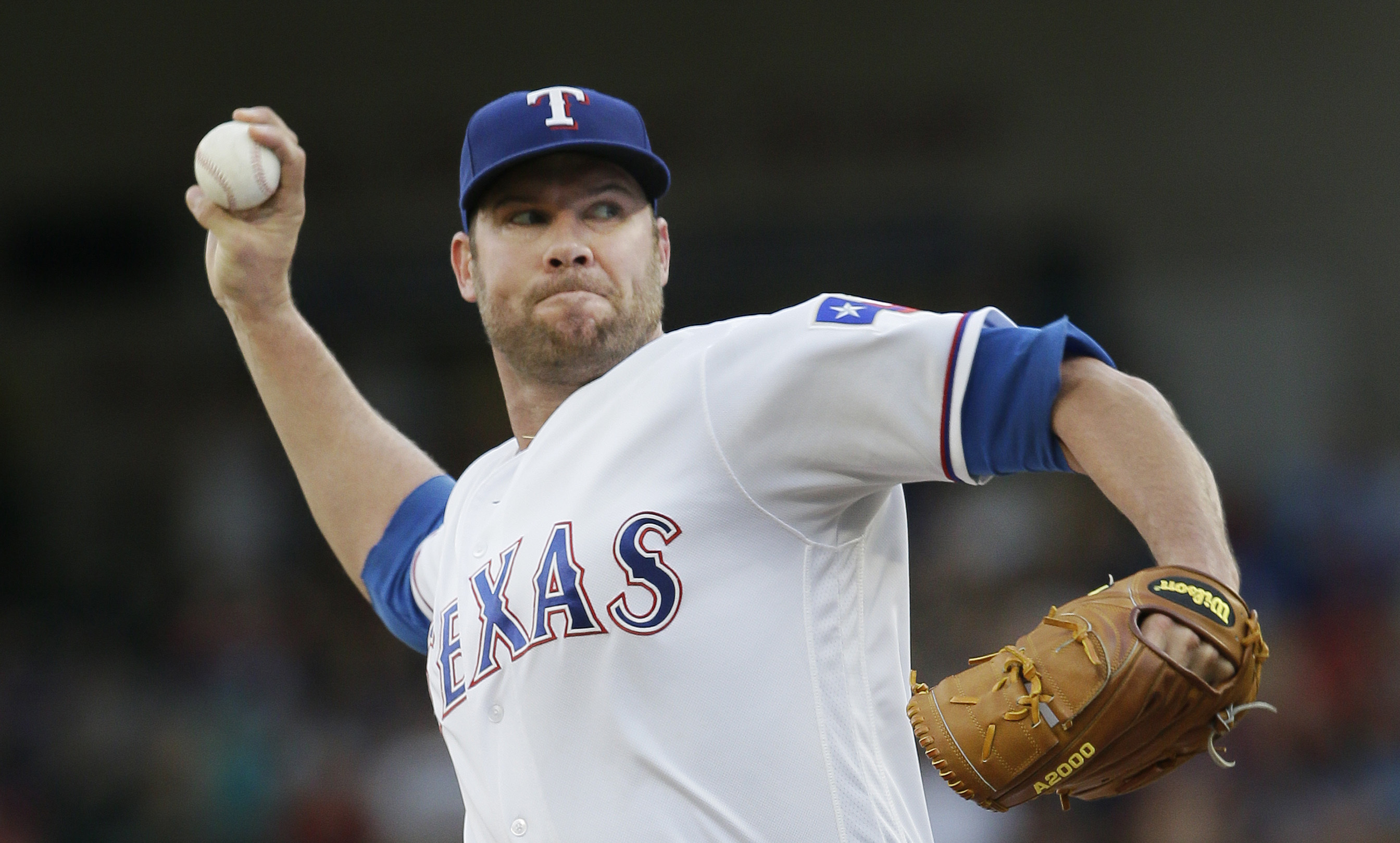 Rangers' Lewis leaves start with cramp in right arm