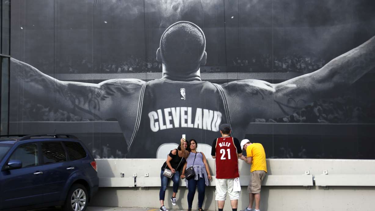 Massive crowd engulfs Cleveland, champion Cavs at parade