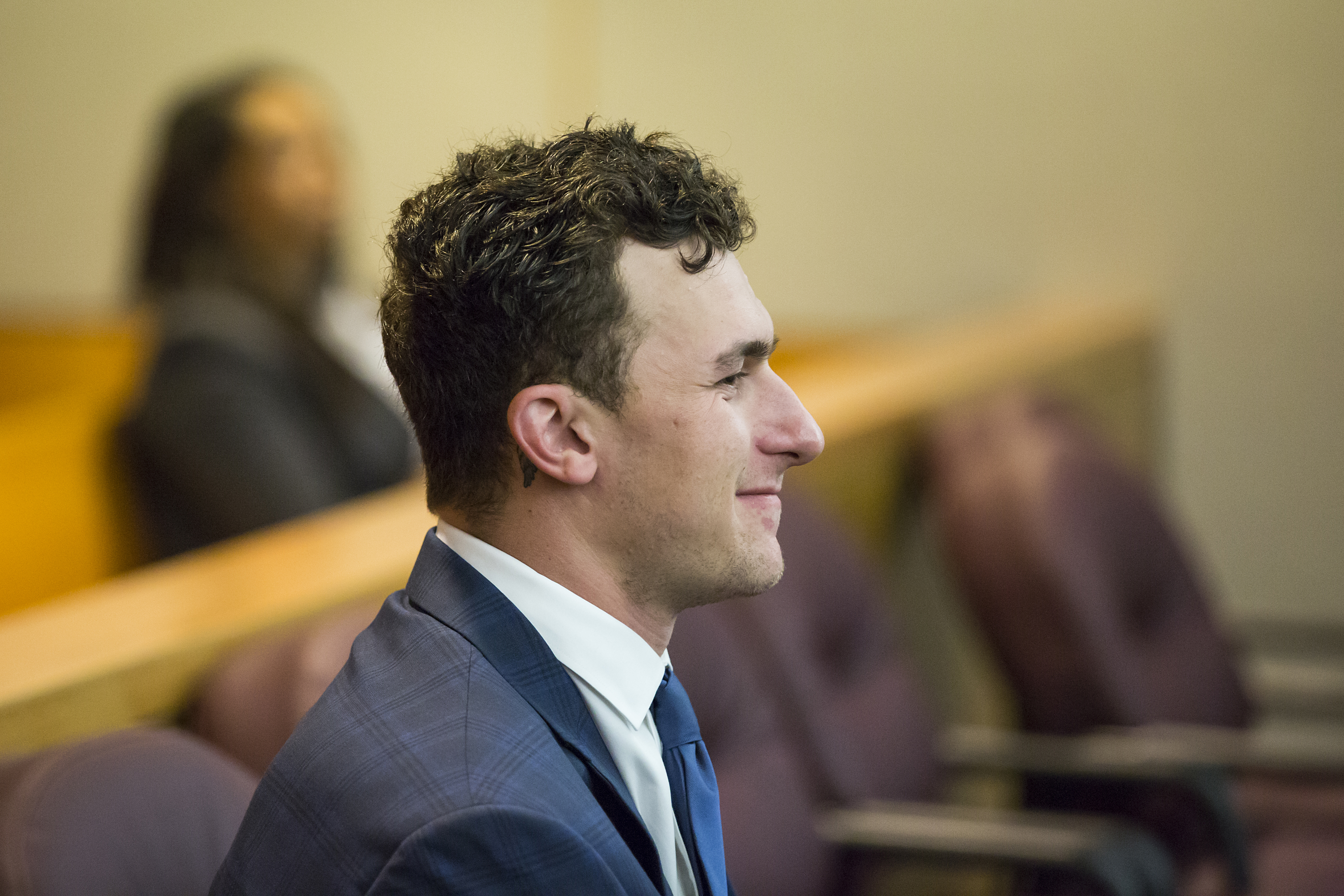 Dallas police: QB Johnny Manziel reports hit-and-run crash