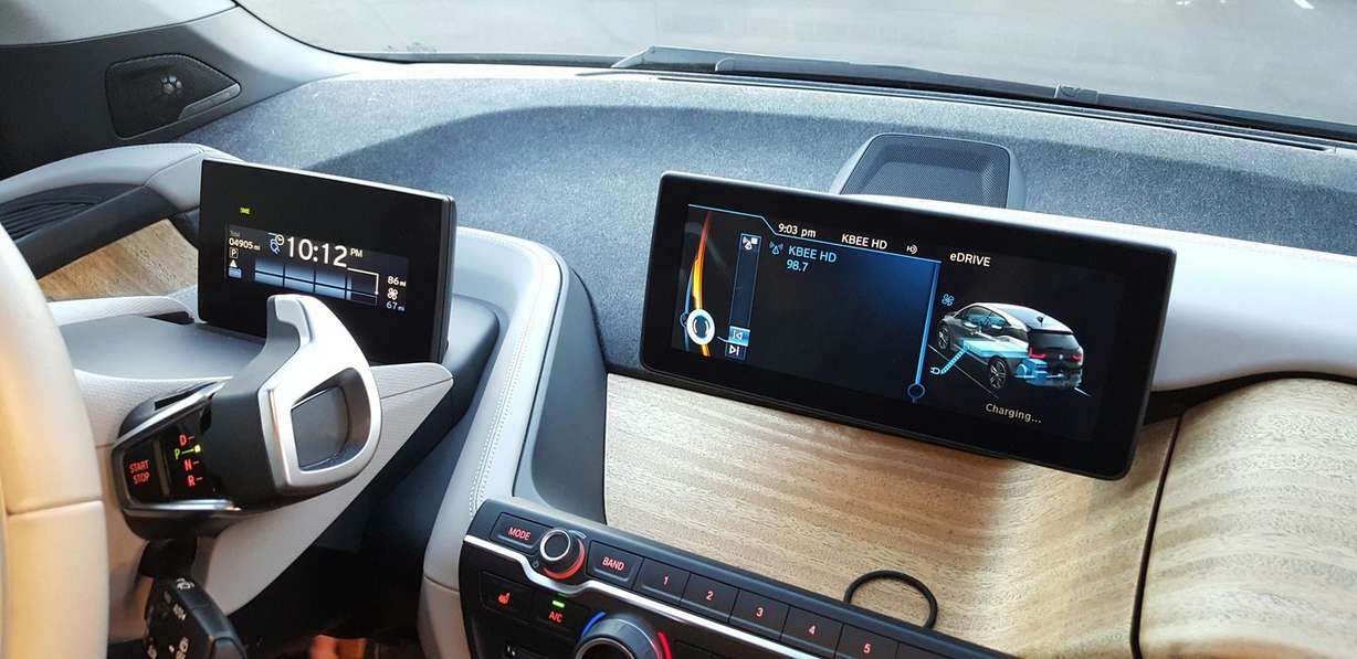 The i3's instrument panel. (Photo: Mike Stapley)