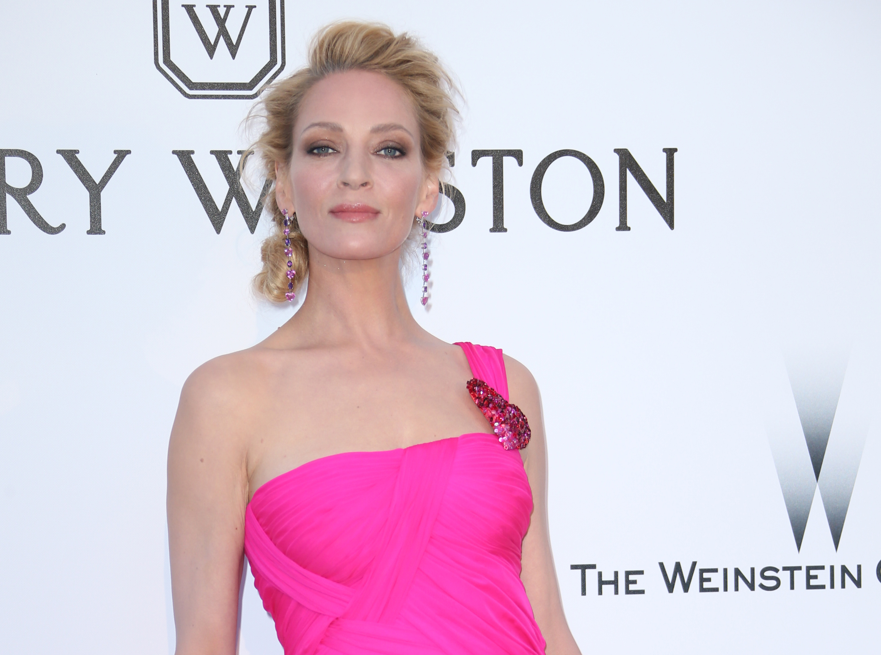 Uma Thurman suffers broken bones in fall from horse