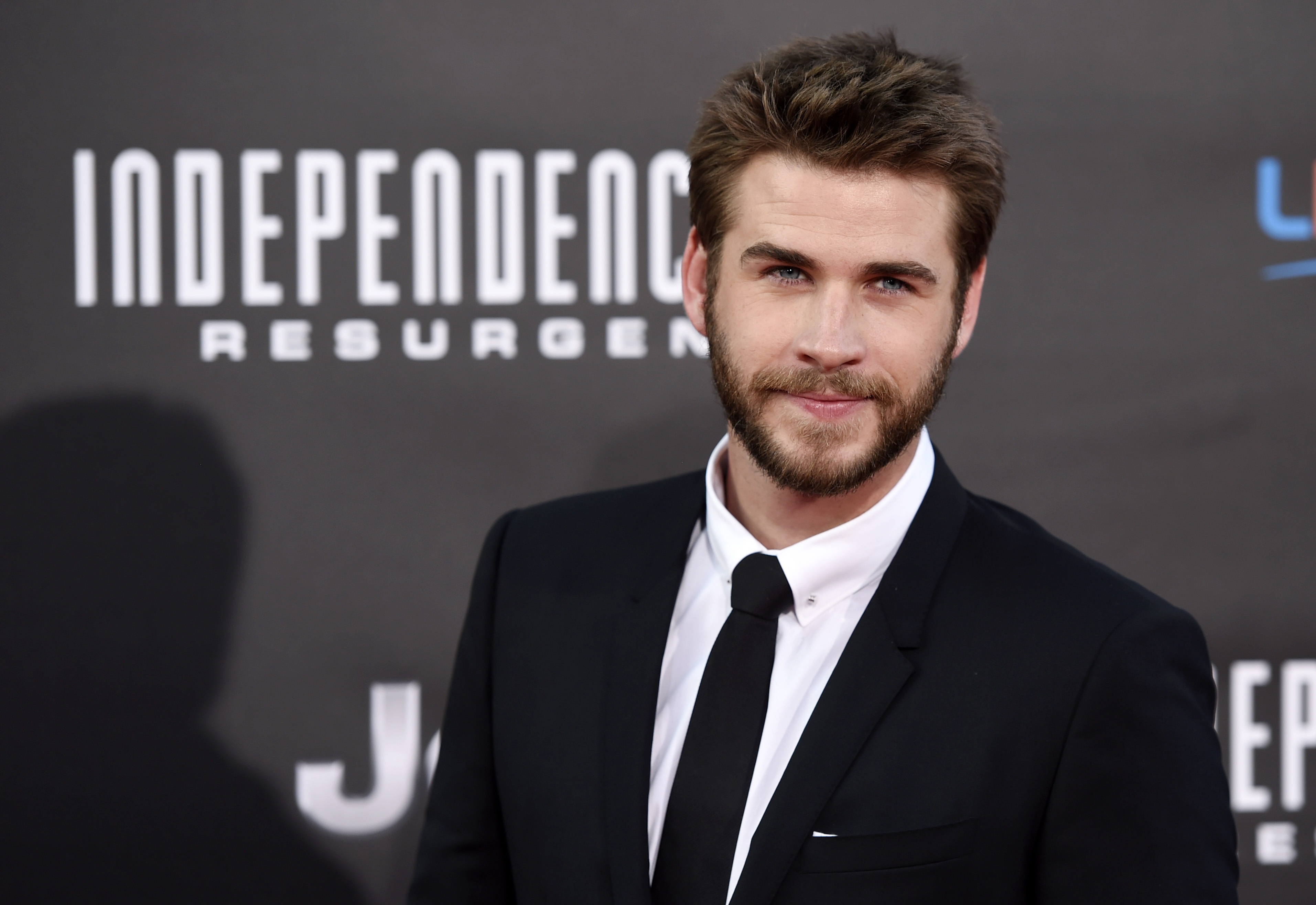 'Independence Day' co-stars Goldblum, Hemsworth are BFFs