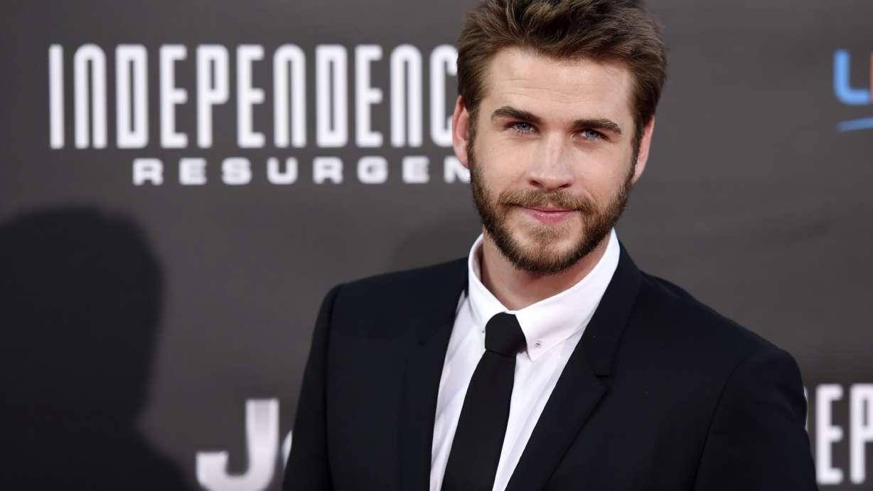 'Independence Day' co-stars Goldblum, Hemsworth are BFFs