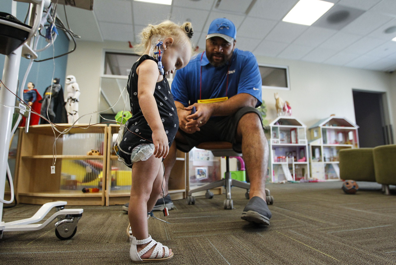 NFL players with Utah ties visit kids at Primary Children's Hospital