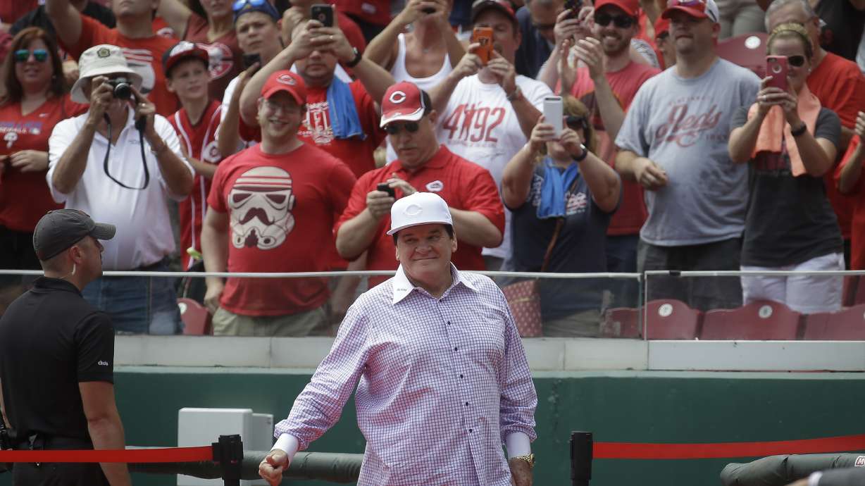 Reds retire Rose's No. 14, capping big weekend for hits king