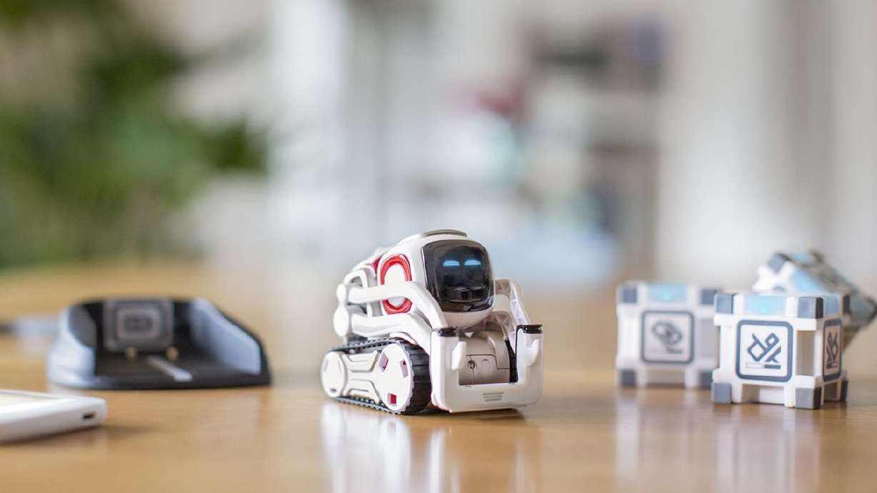This tiny robot is a real-life Wall-E