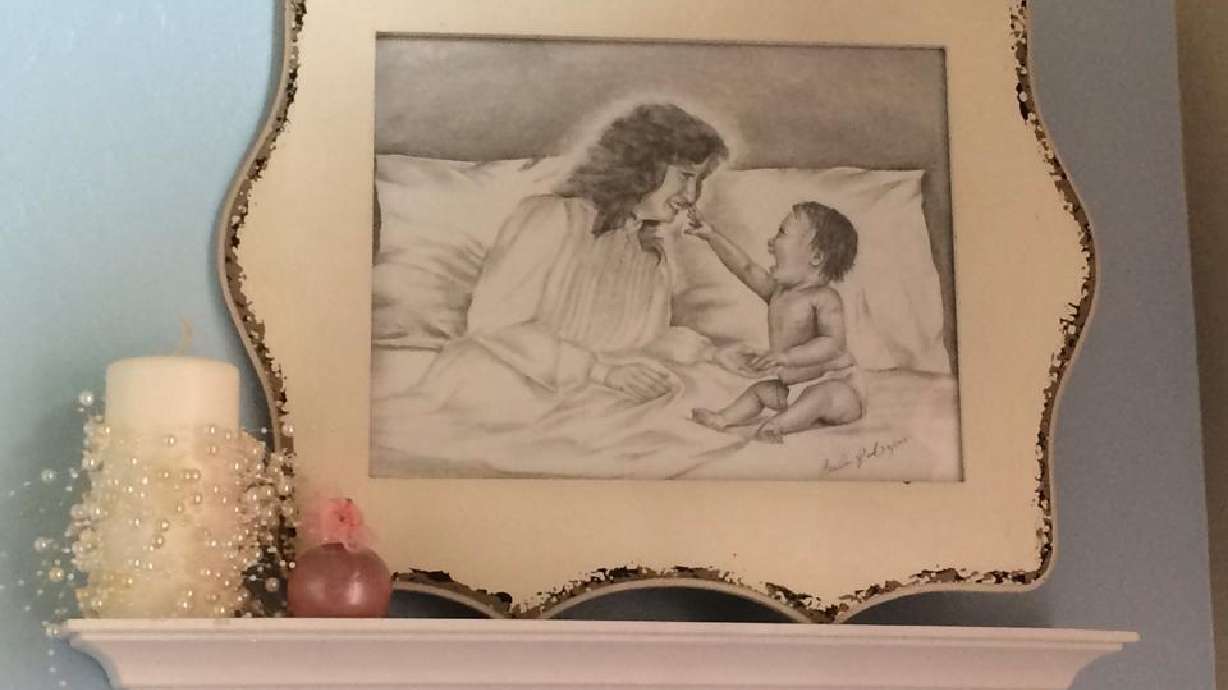 Utah 911 dispatcher turns photos into sketches during graveyard shifts