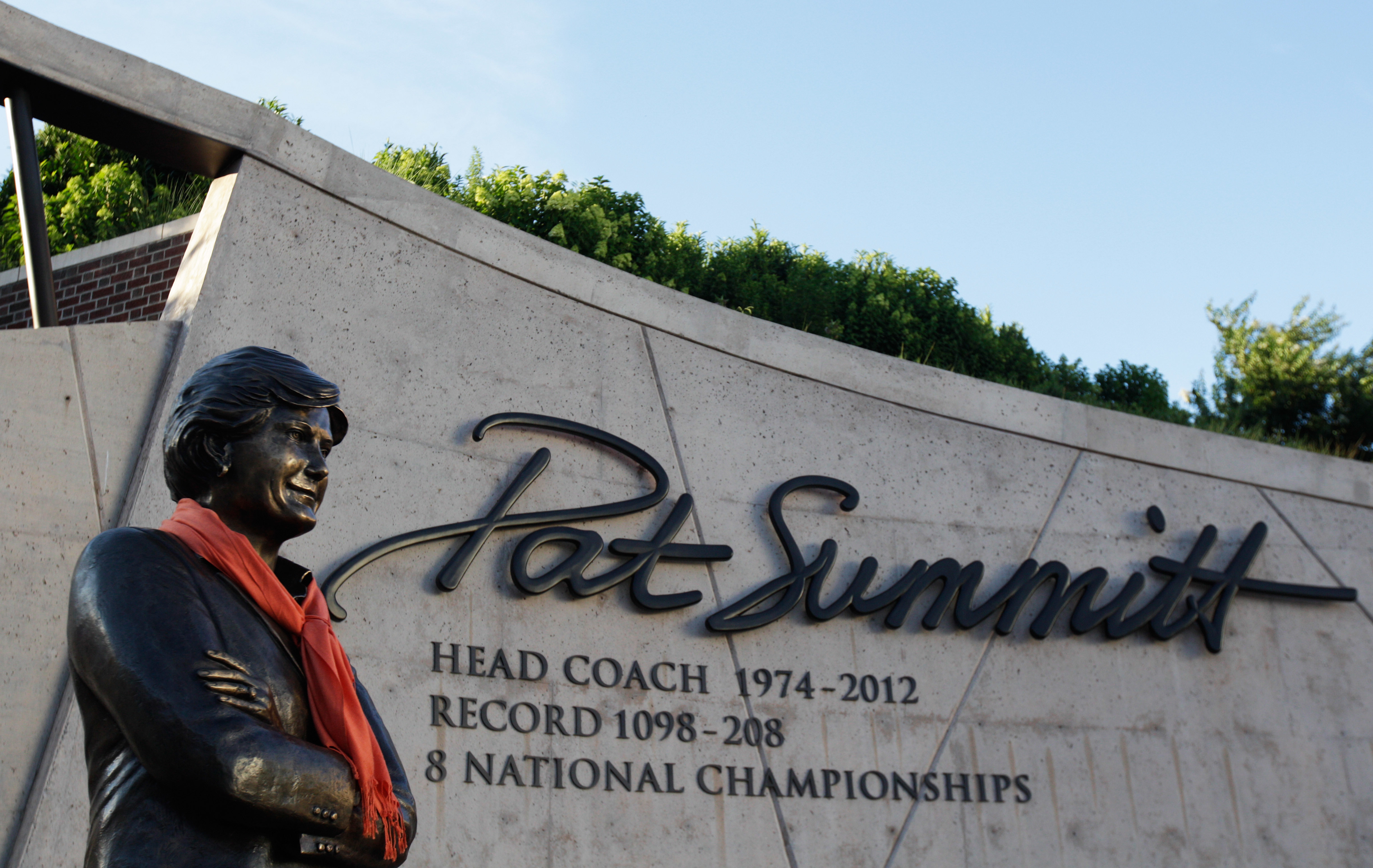 Private funeral held for former Lady Vols coach Pat Summitt