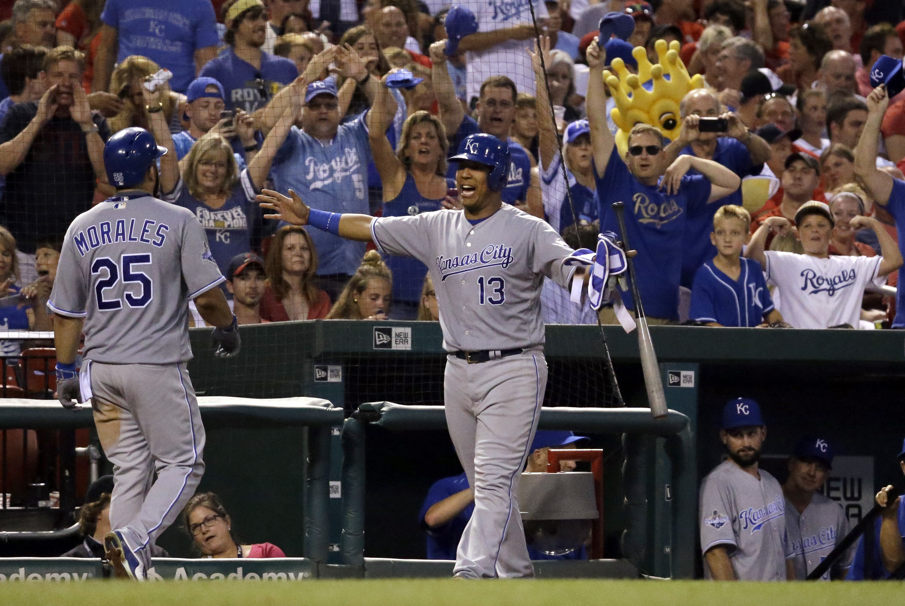 Kendrys Morales leads Royals to 4-2 win over Cardinals