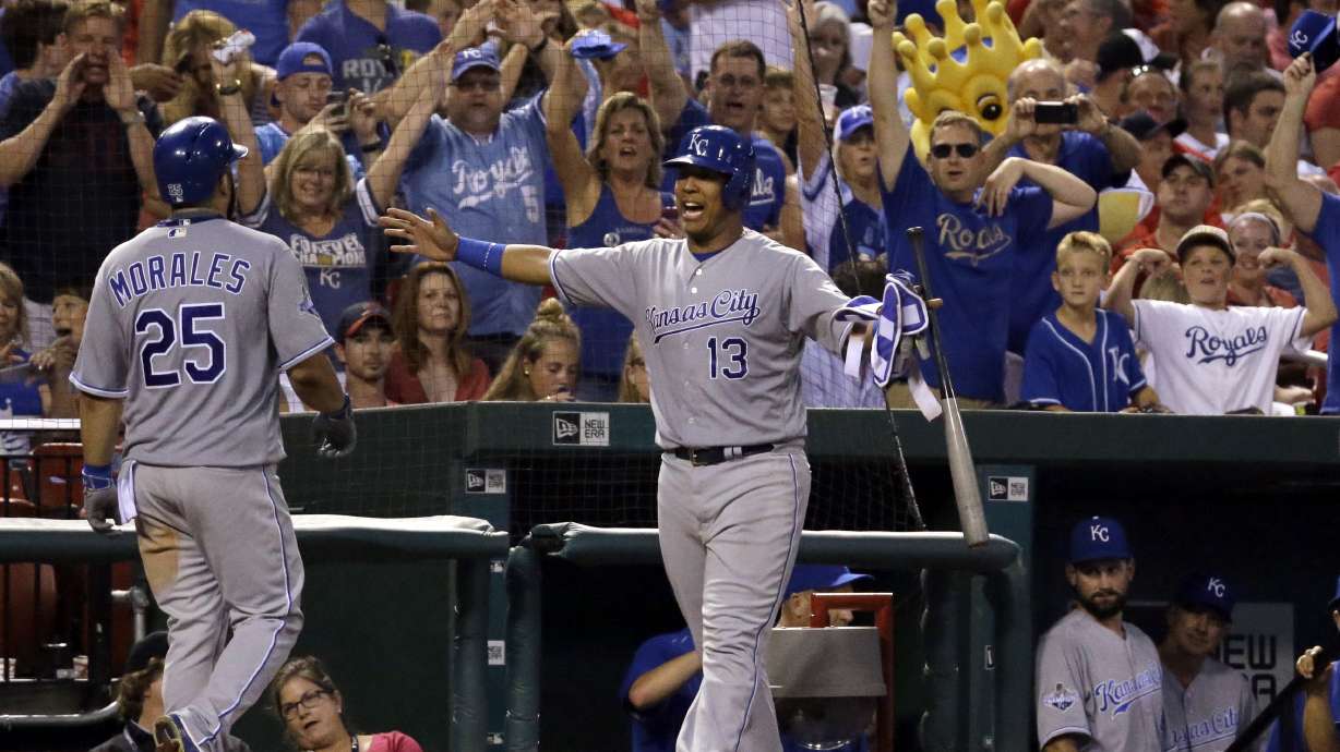 Kendrys Morales leads Royals to 4-2 win over Cardinals