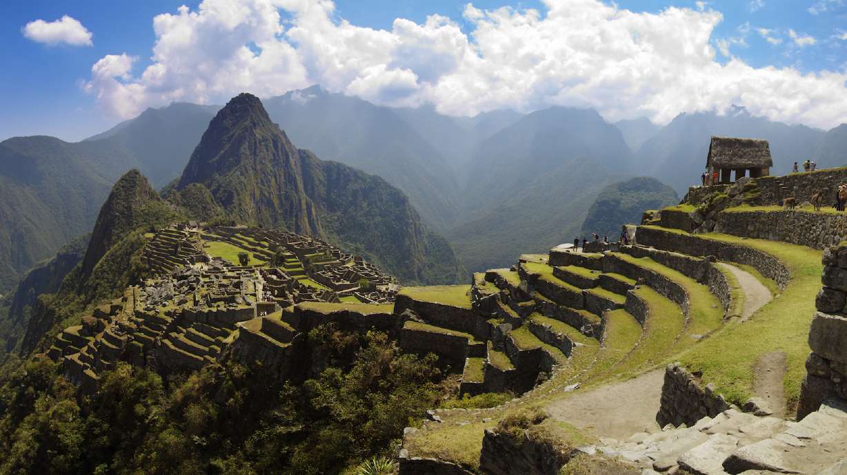 Tourist falls to death posing for photo at Machu Picchu