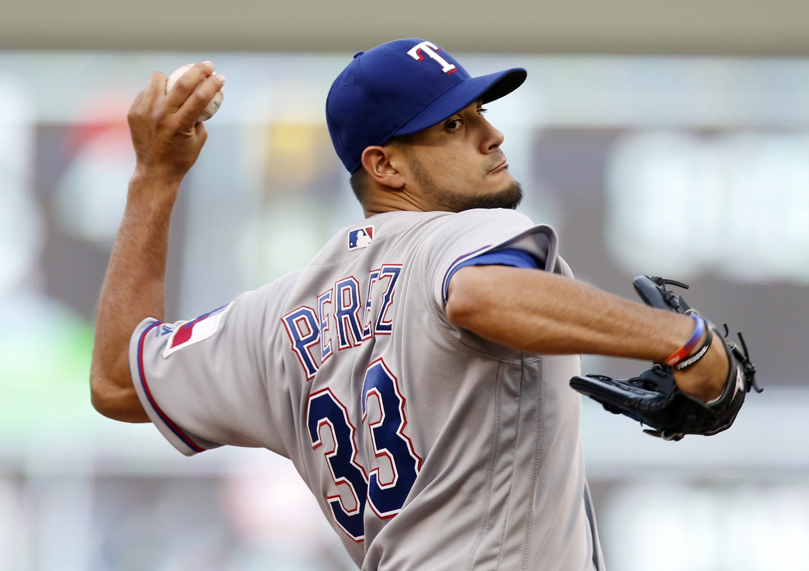 Desmond, Dyson lead Rangers past Twins 3-2 in 10 innings