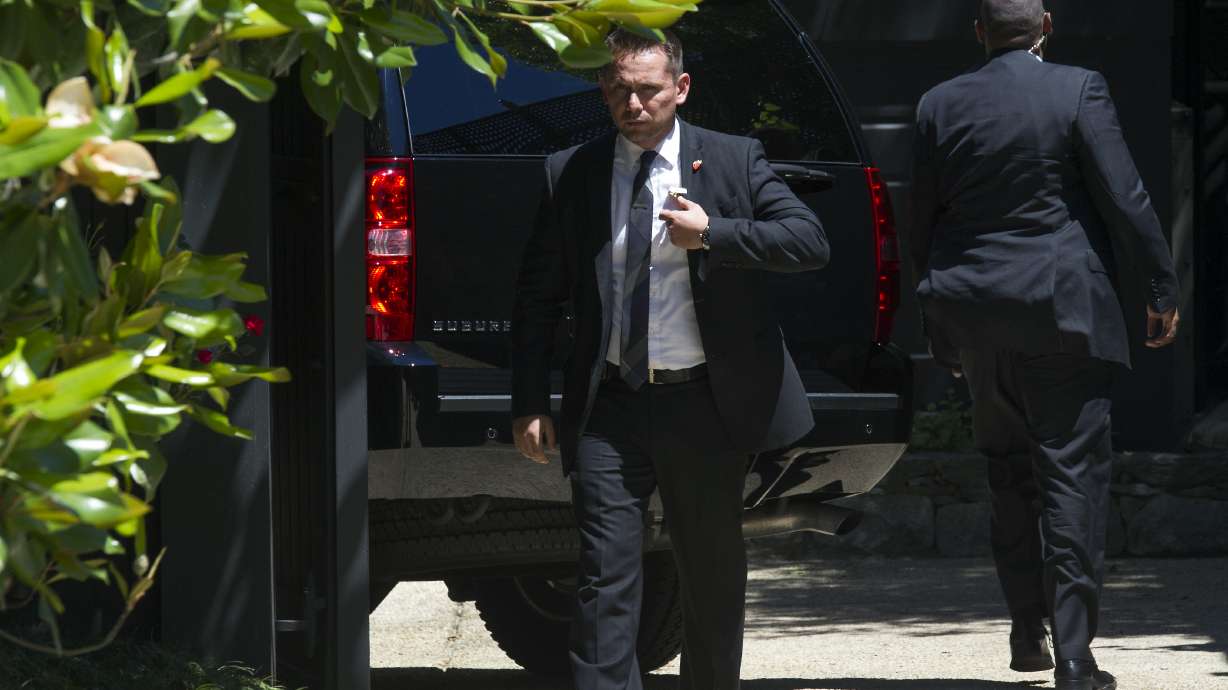 Clinton interviewed by the FBI about private email server