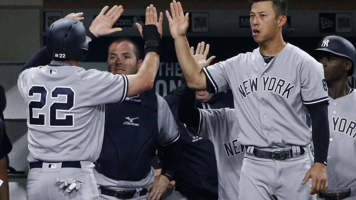 Upton's walk-off homer gives Padres 2-1 win against Yankees