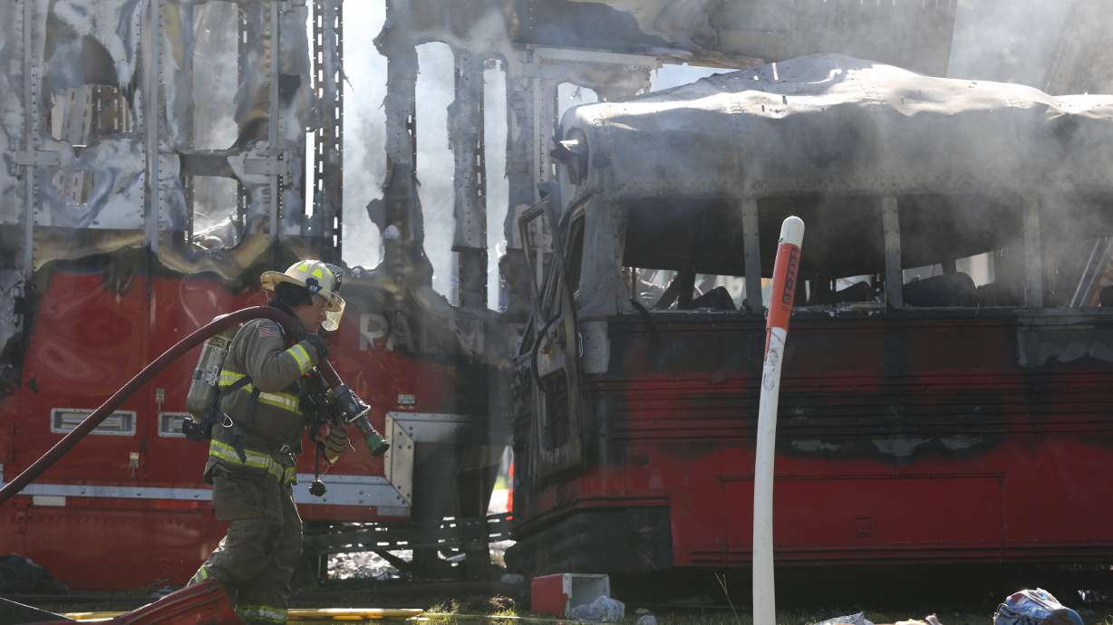 Florida officials investigating fiery crash that left 5 dead