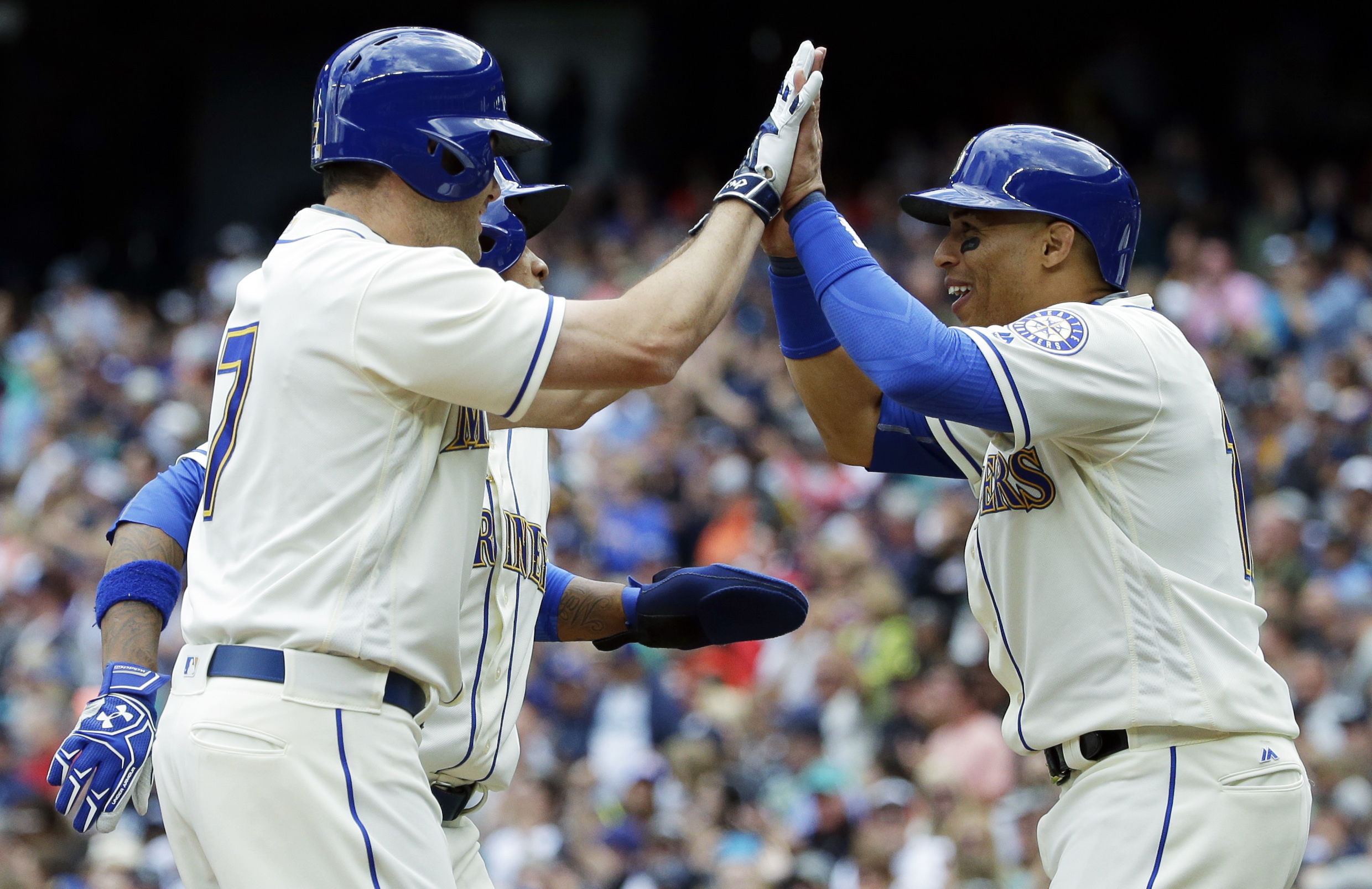 Smith grand slam leads M's over O's 9-4 for 4-game sweep