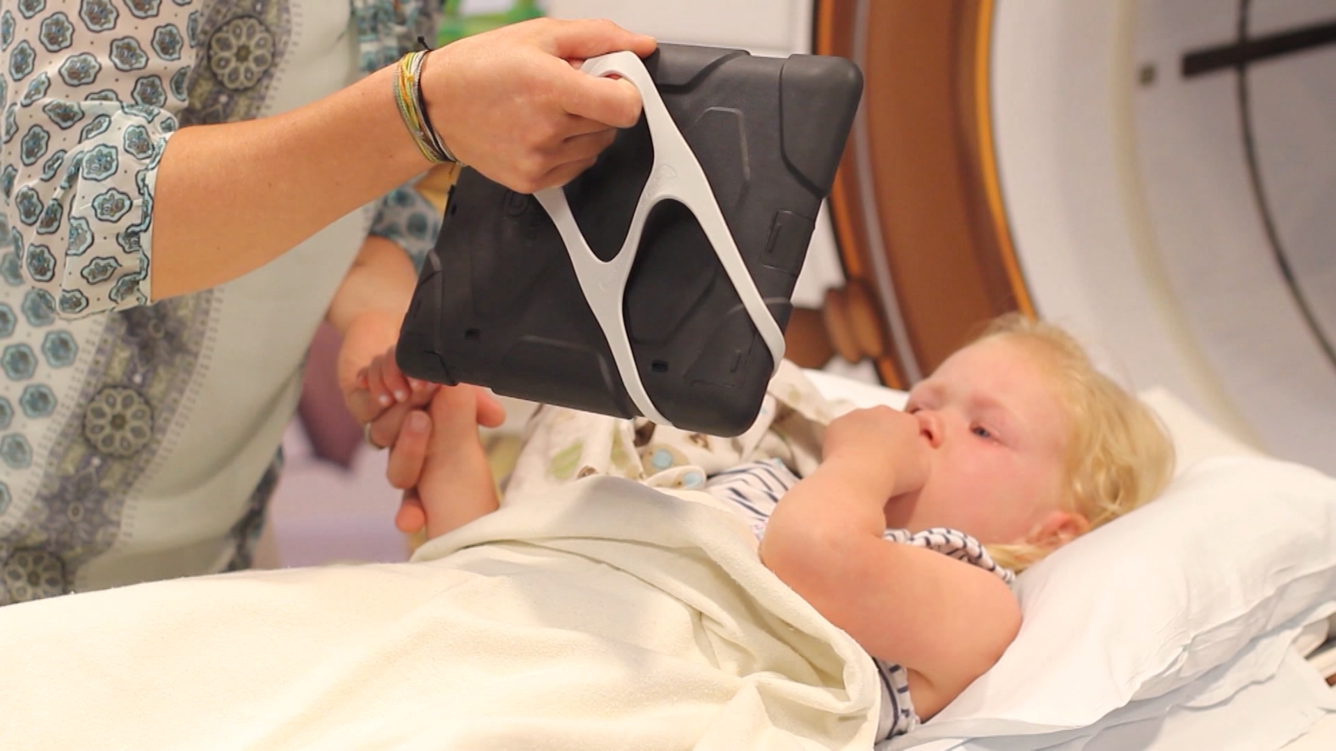 Last month, we told you about a Sandy preschooler who is fighting for her life because of melanoma. Her large stuffed animal giraffe named Gerald goes everywhere with her. Here's an update on Ruby's cancer. (KSL TV)