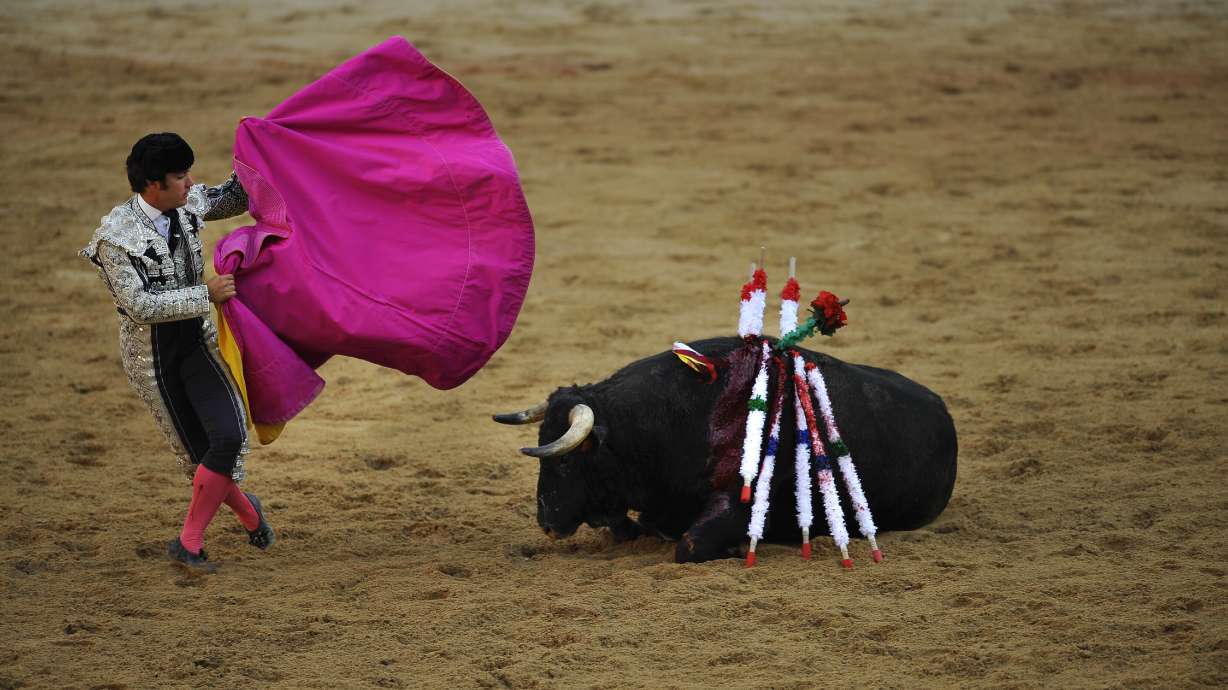 Spain: 4 injured, none gored in 1st Pamplona bull-run